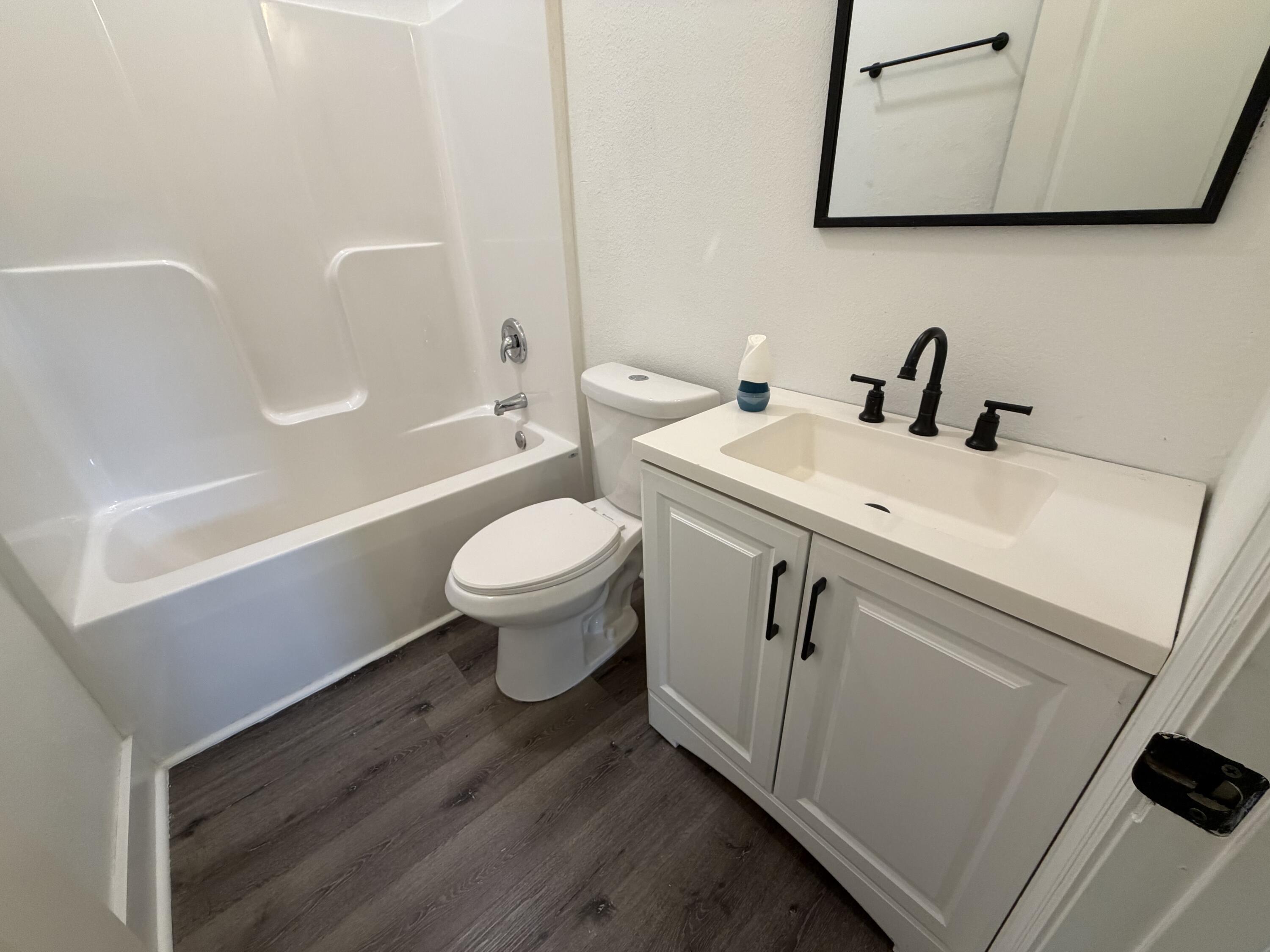 1801 & 1801 1/2 Exeter Avenue Property Photo 16