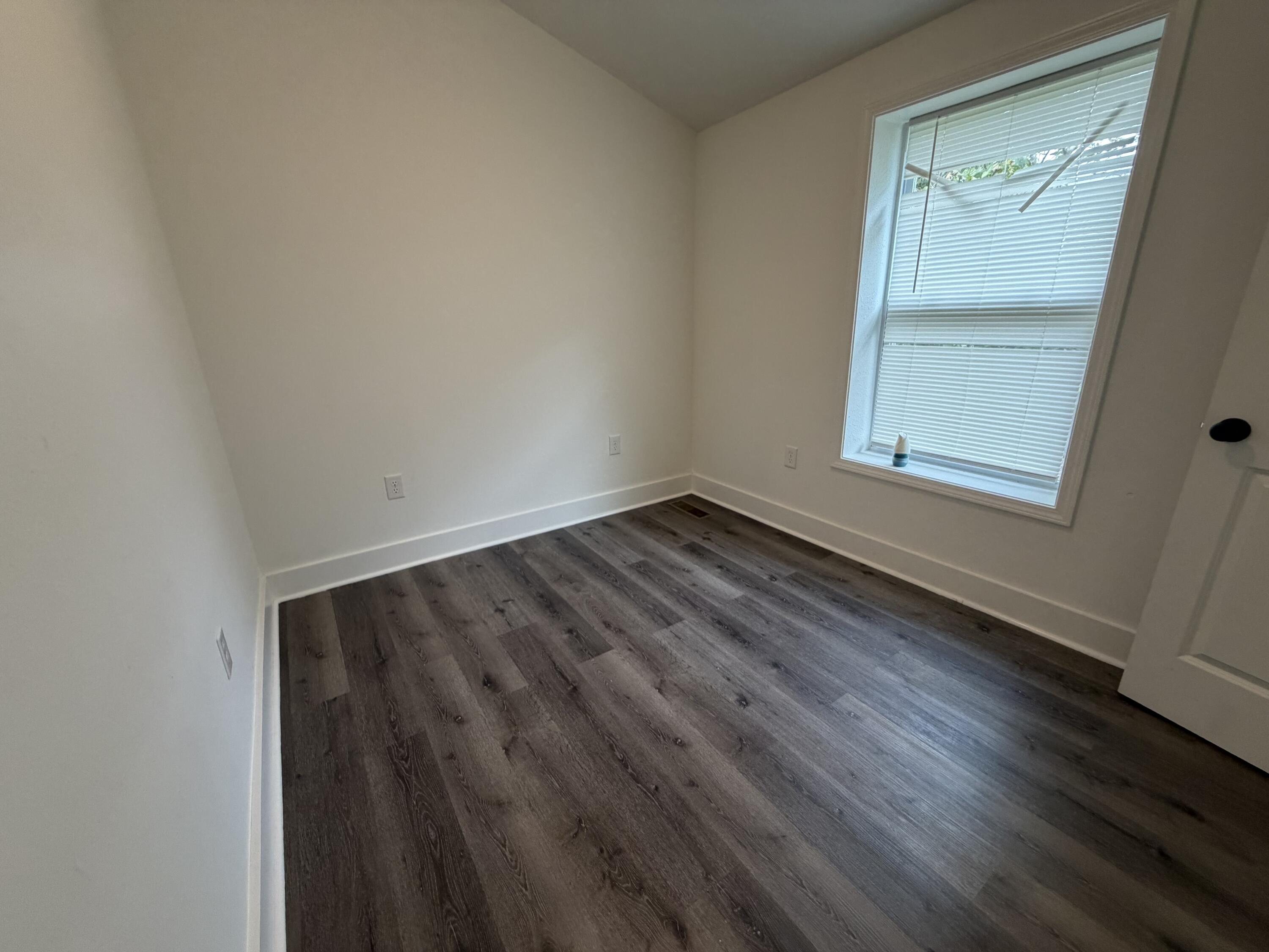 1801 & 1801 1/2 Exeter Avenue Property Photo 18