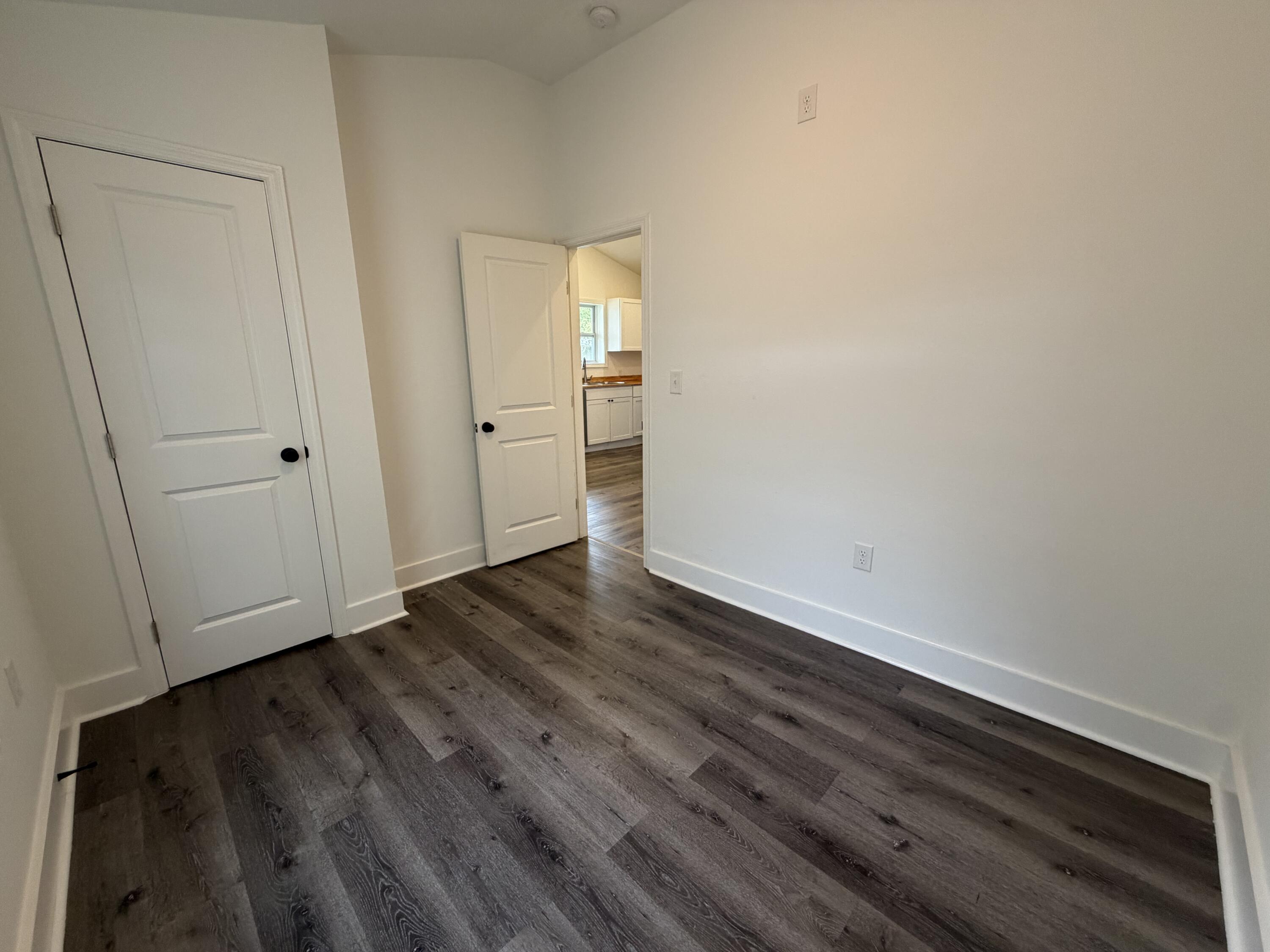 1801 & 1801 1/2 Exeter Avenue Property Photo 19