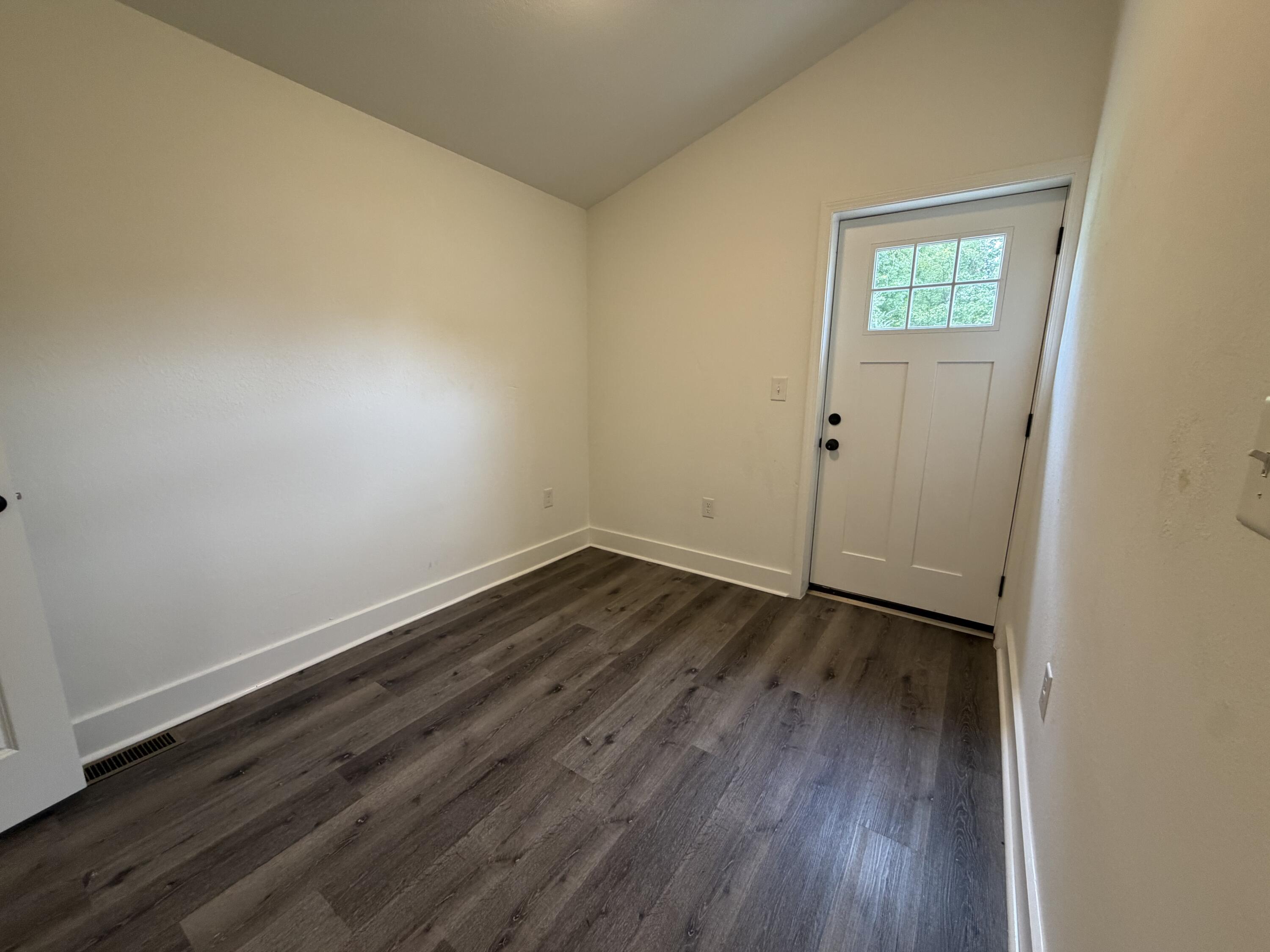 1801 & 1801 1/2 Exeter Avenue Property Photo 20