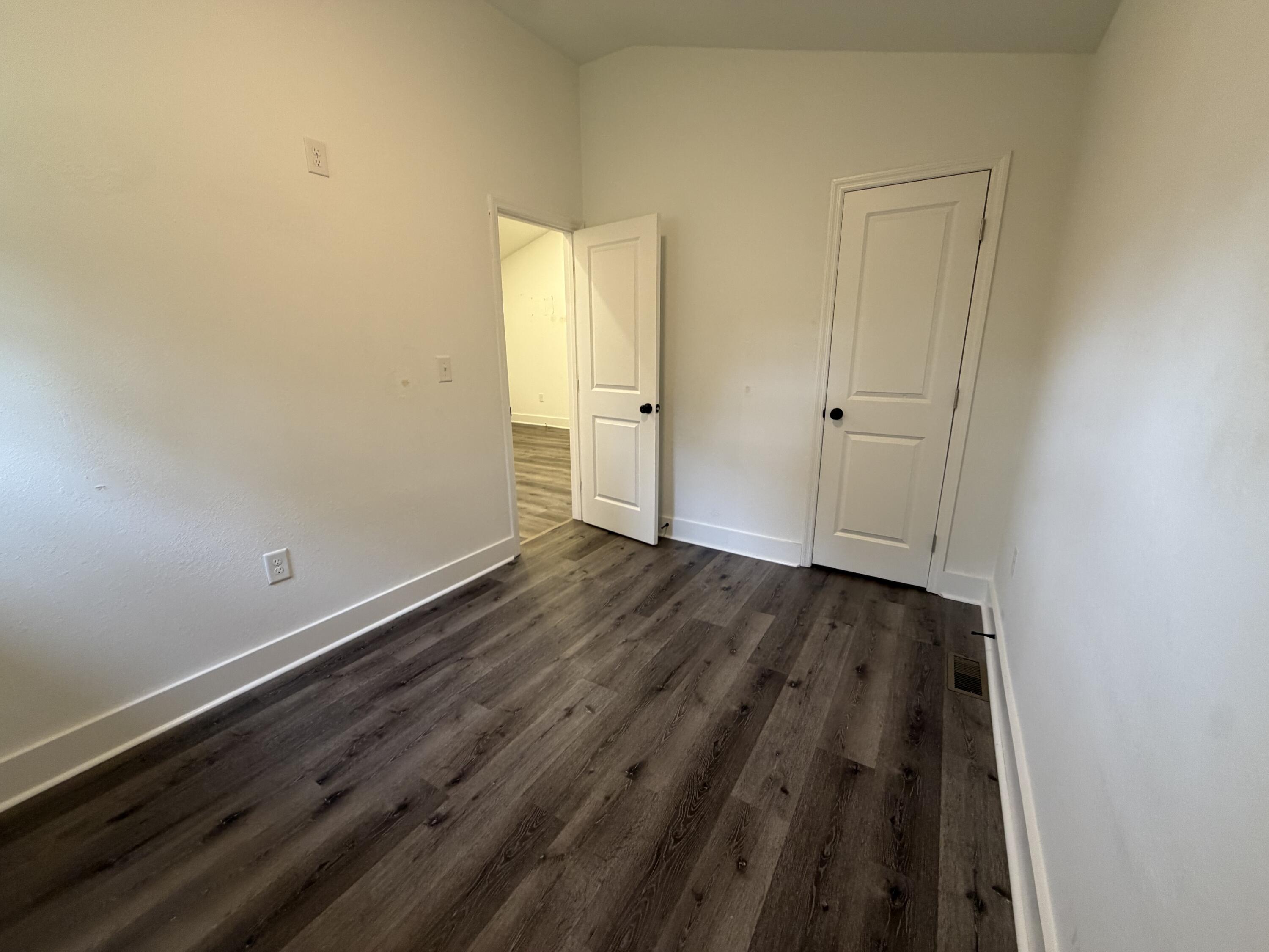 1801 & 1801 1/2 Exeter Avenue Property Photo 21