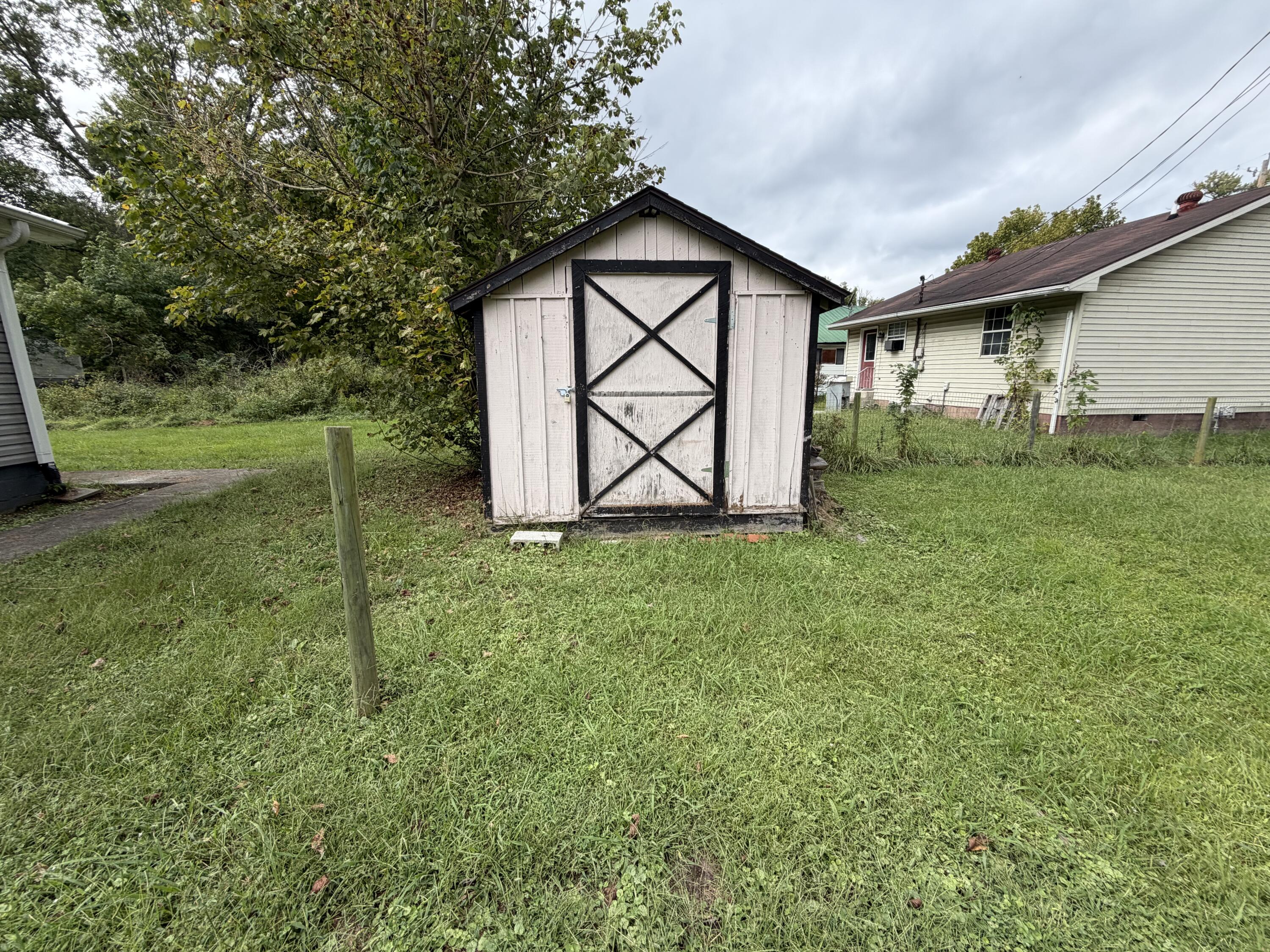 1801 & 1801 1/2 Exeter Avenue Property Photo 26