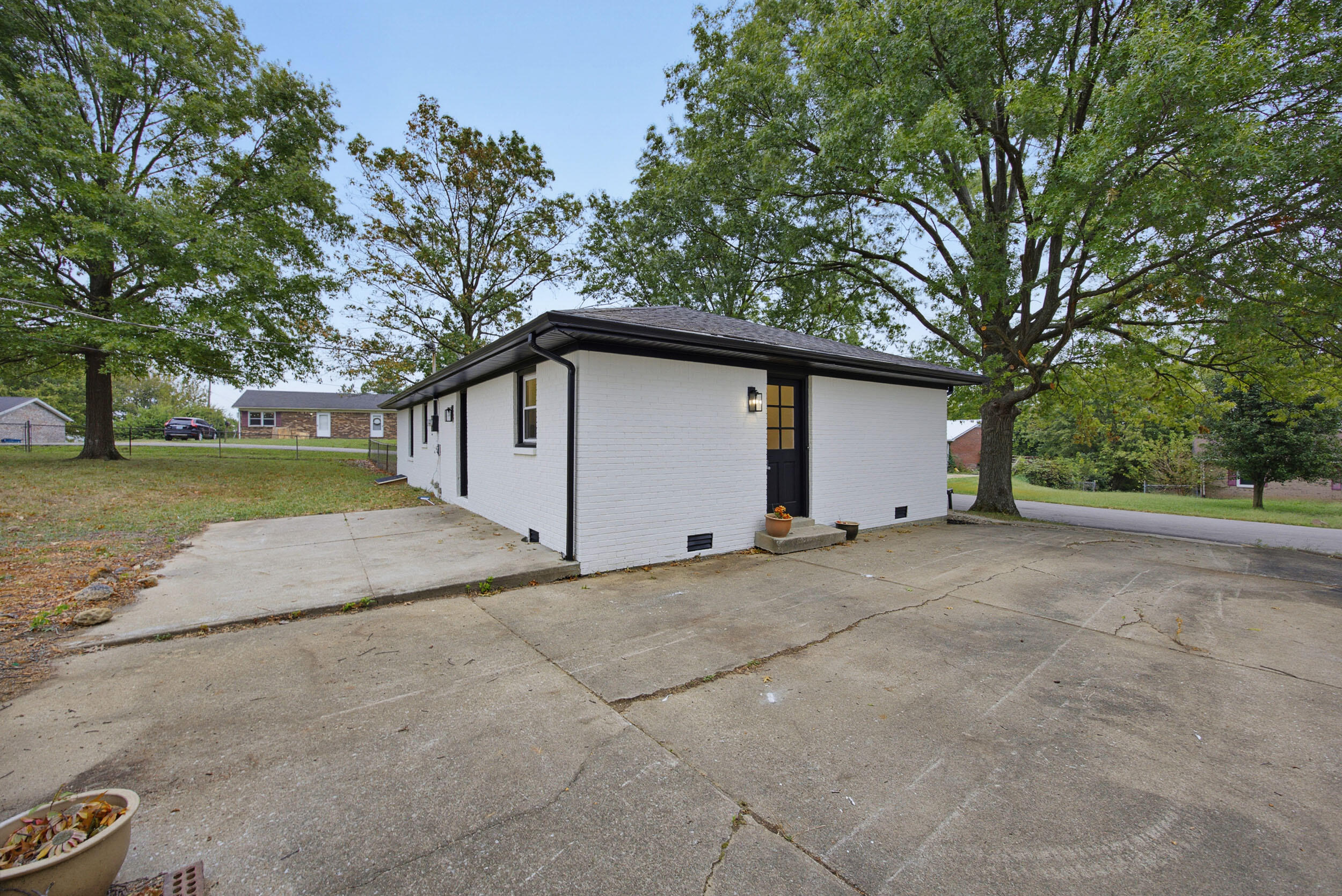 229 Lynn Drive Property Photo 5