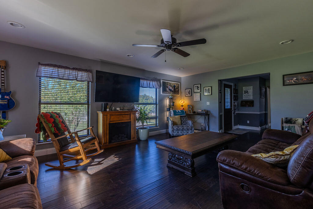 1136 Rayburn Drive Property Photo 3