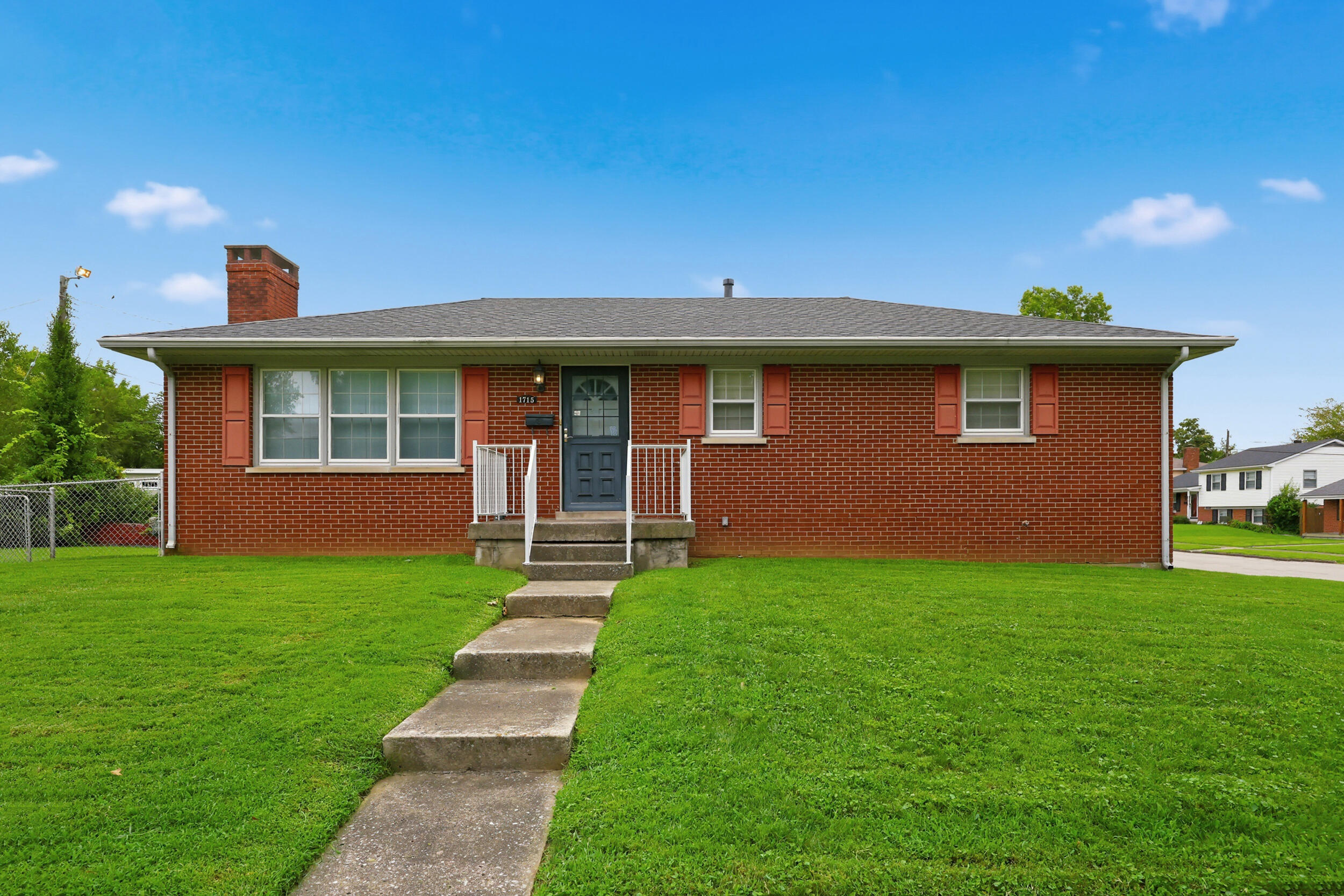 1715 Harrogate Road Property Photo 1