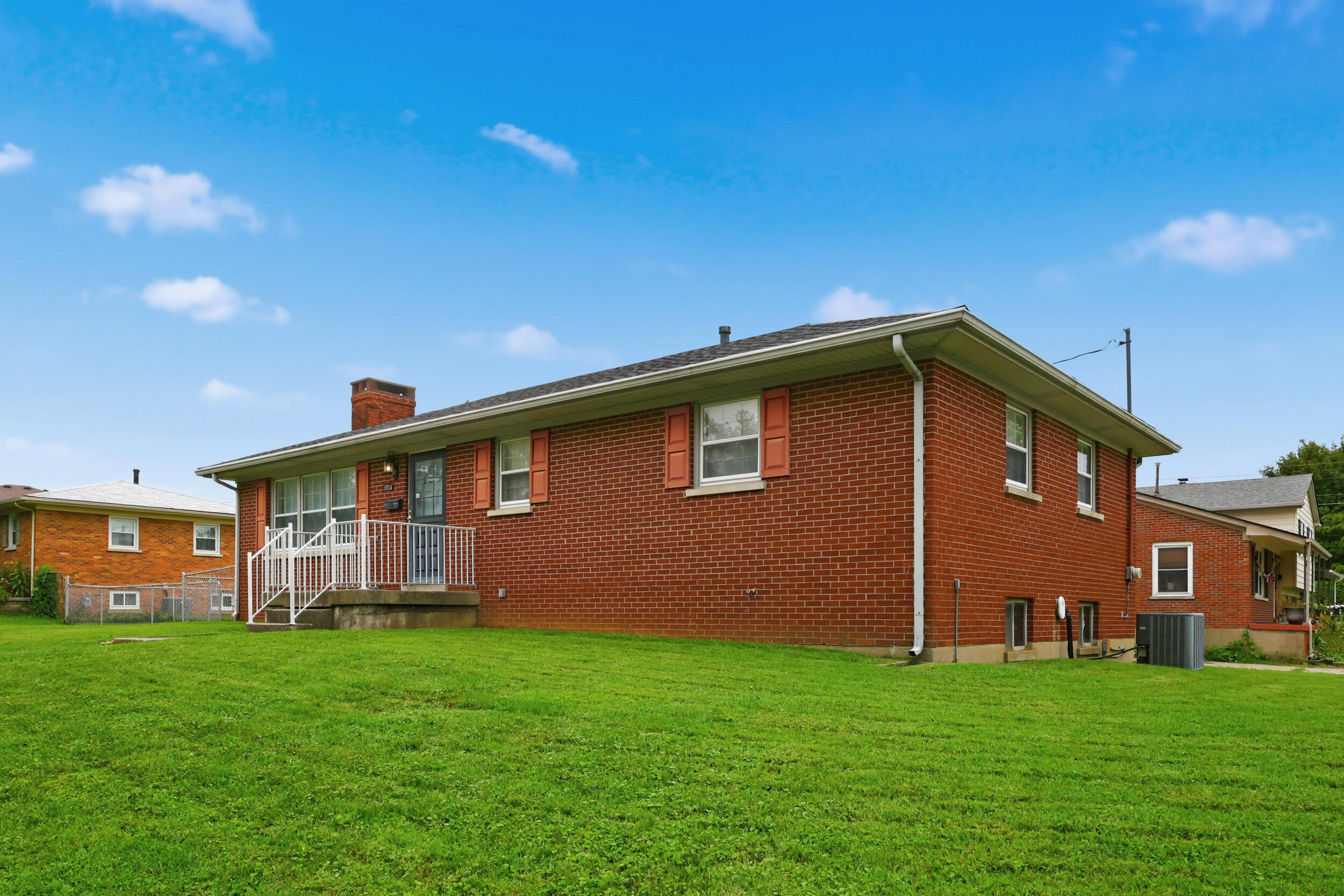 1715 Harrogate Road Property Photo 3