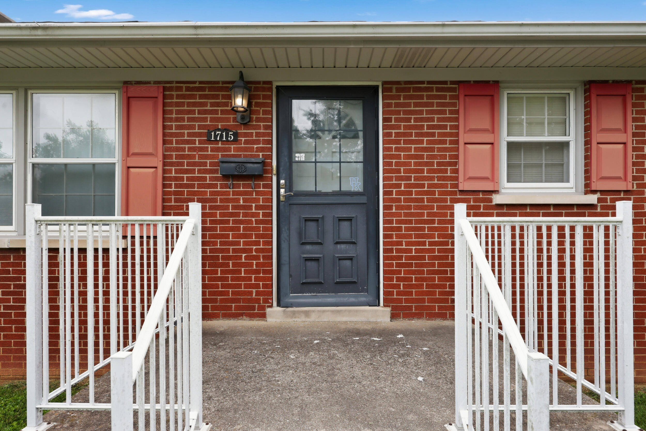 1715 Harrogate Road Property Photo 4