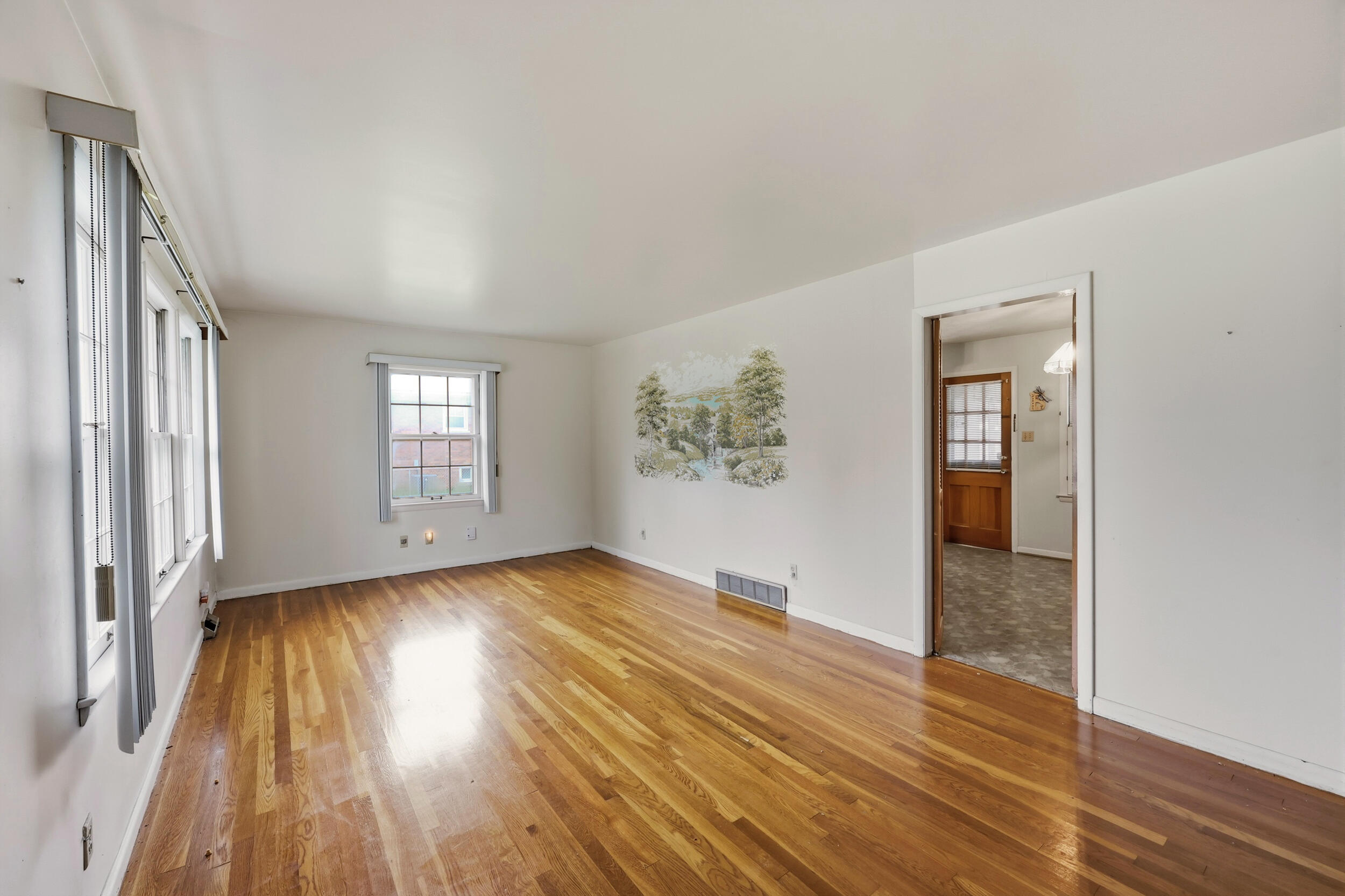 1715 Harrogate Road Property Photo 5