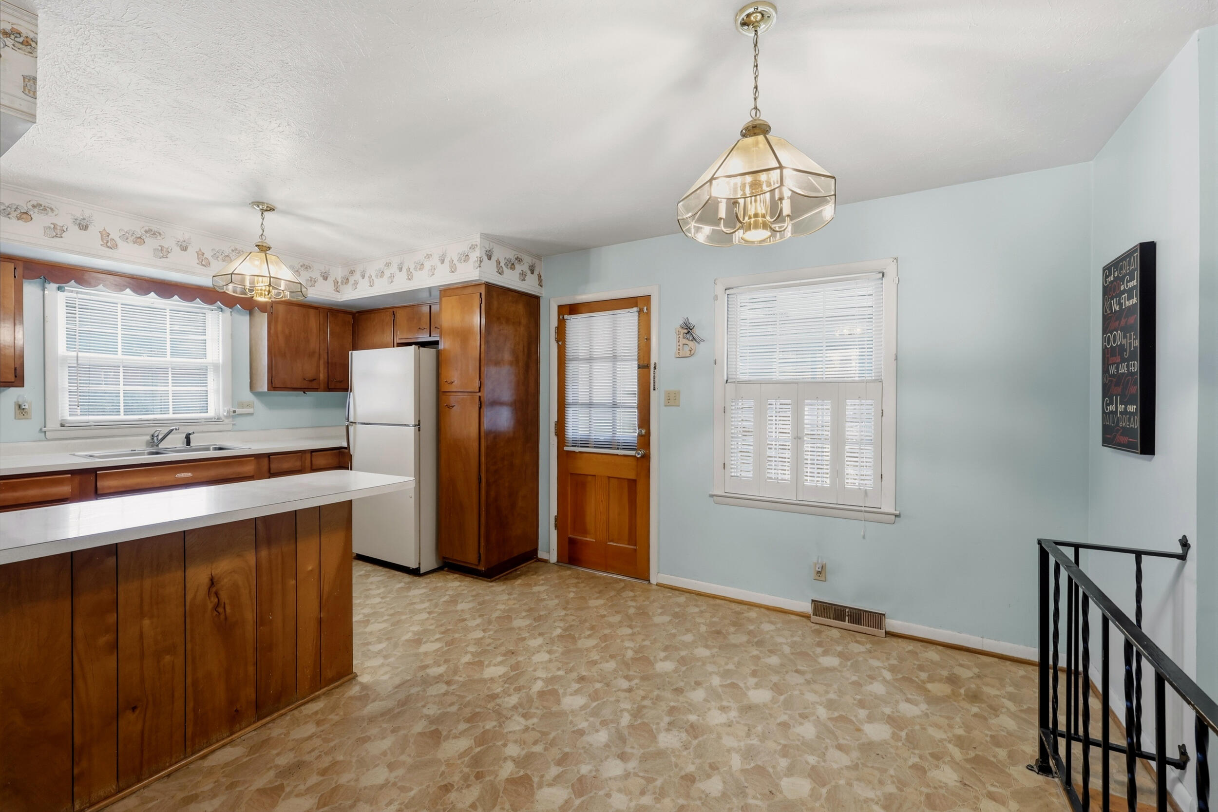 1715 Harrogate Road Property Photo 7