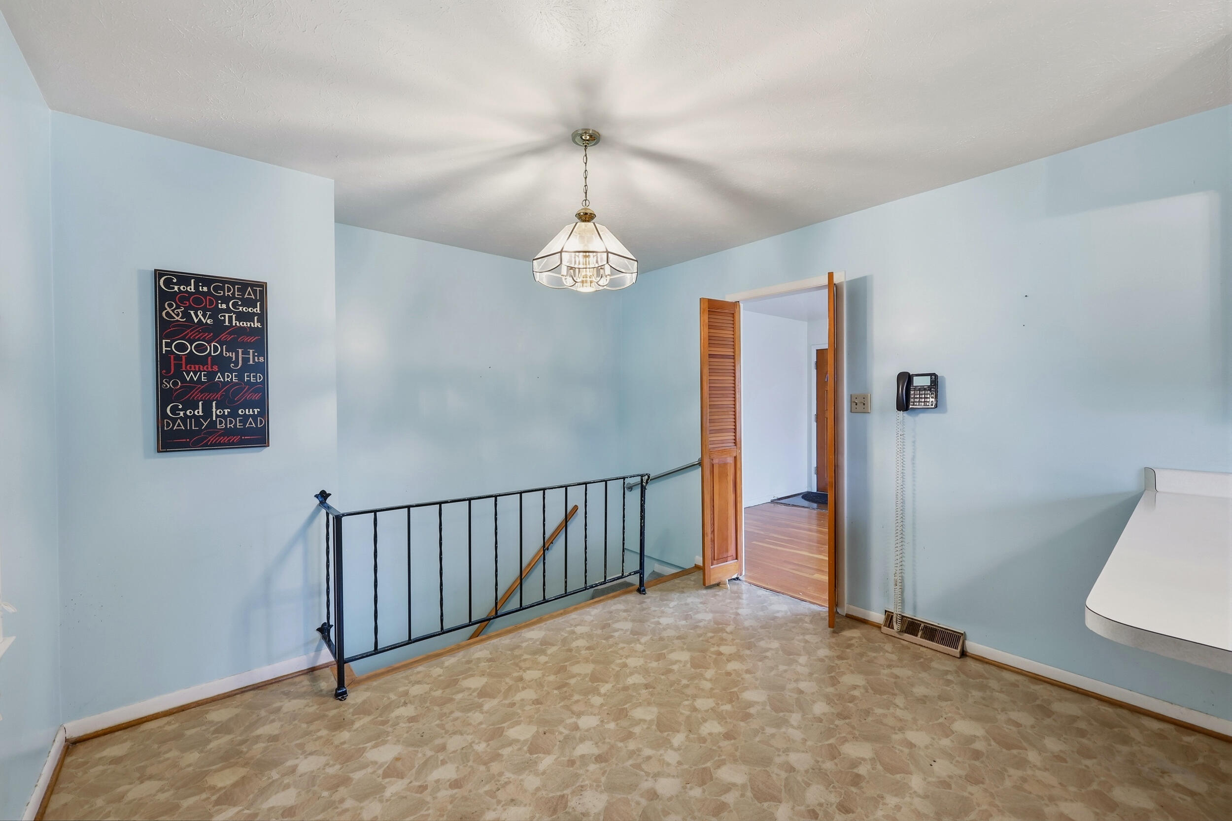 1715 Harrogate Road Property Photo 8