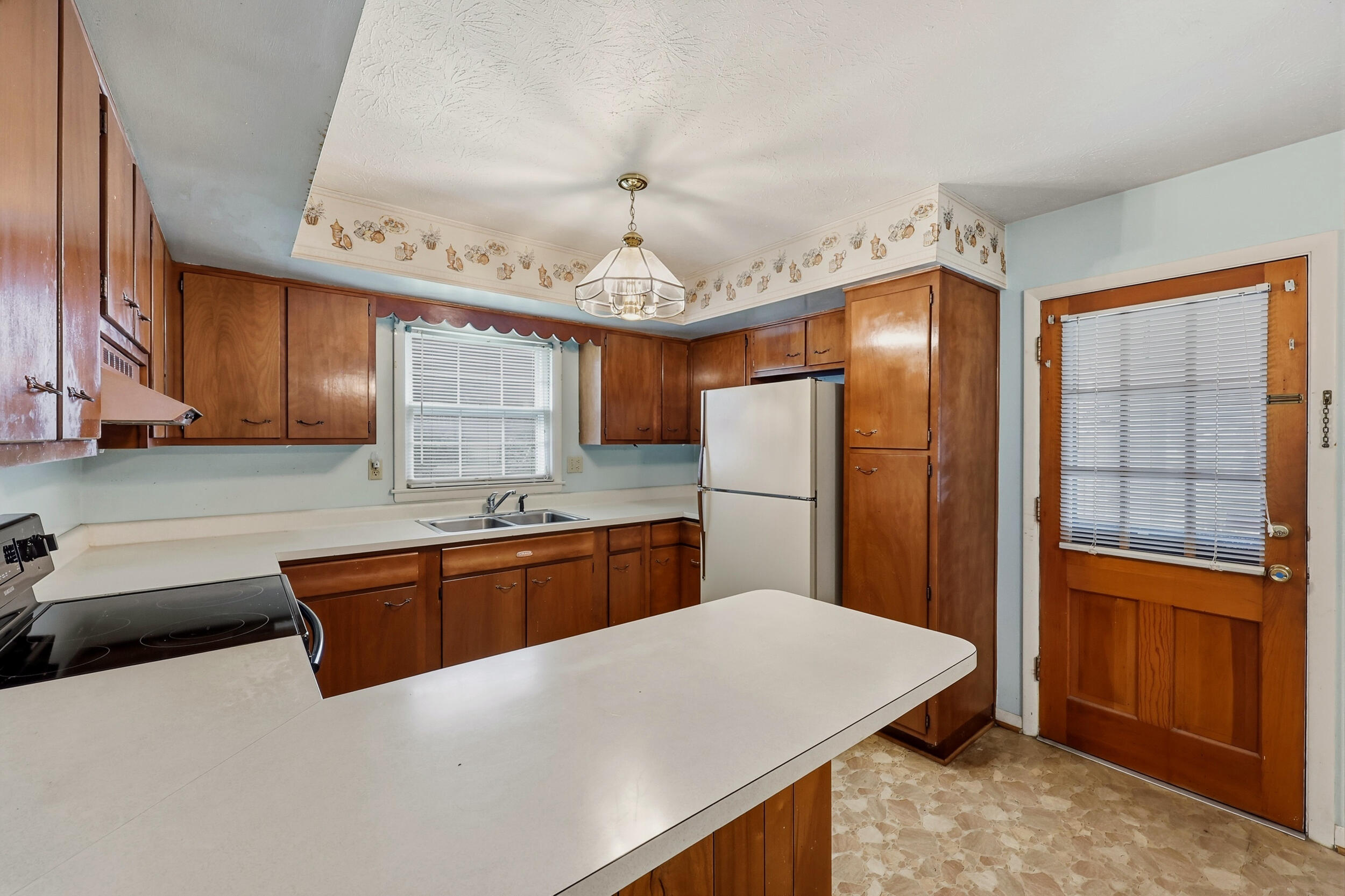 1715 Harrogate Road Property Photo 9