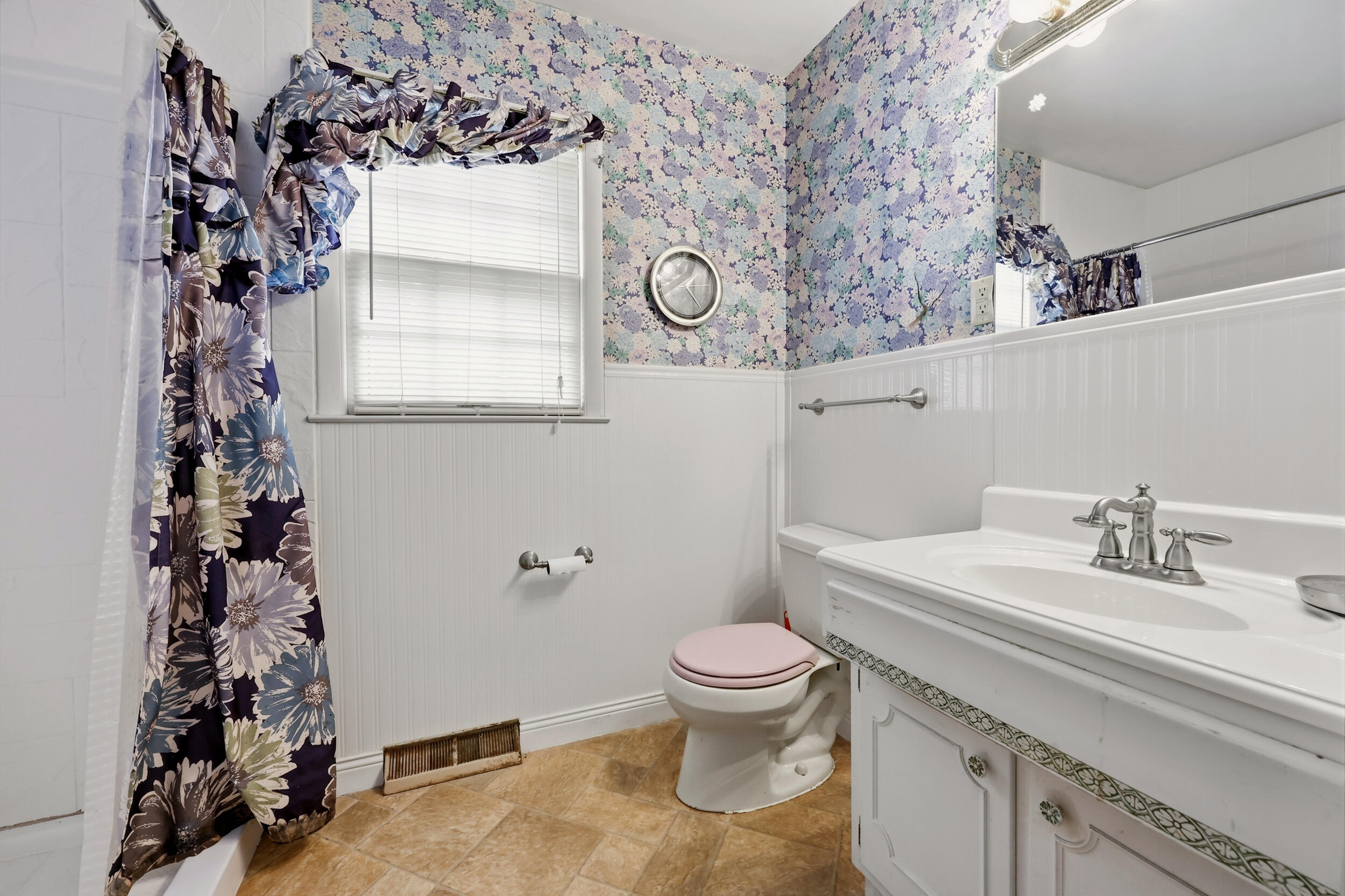 1715 Harrogate Road Property Photo 15