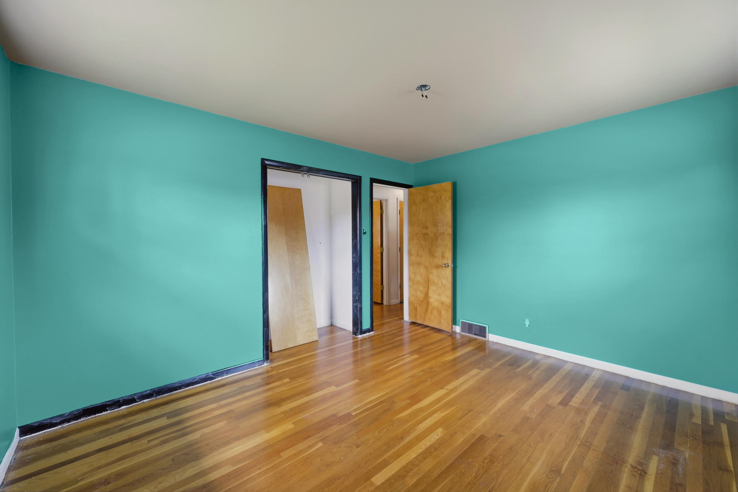 1715 Harrogate Road Property Photo 18