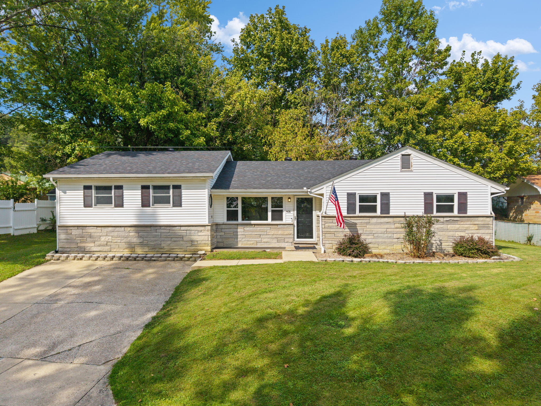 408 S Willow Drive Property Photo 4