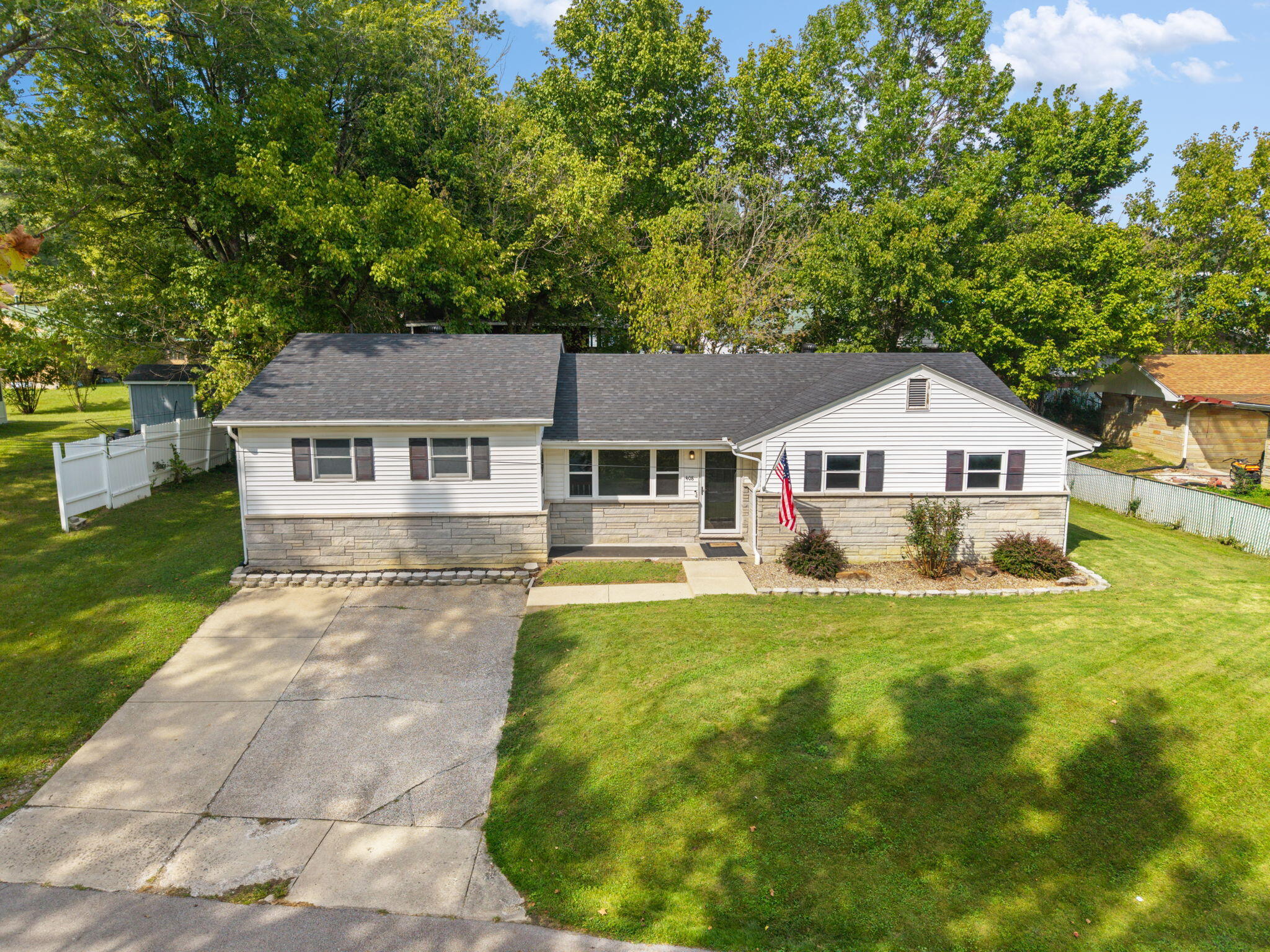 408 S Willow Drive Property Photo 6