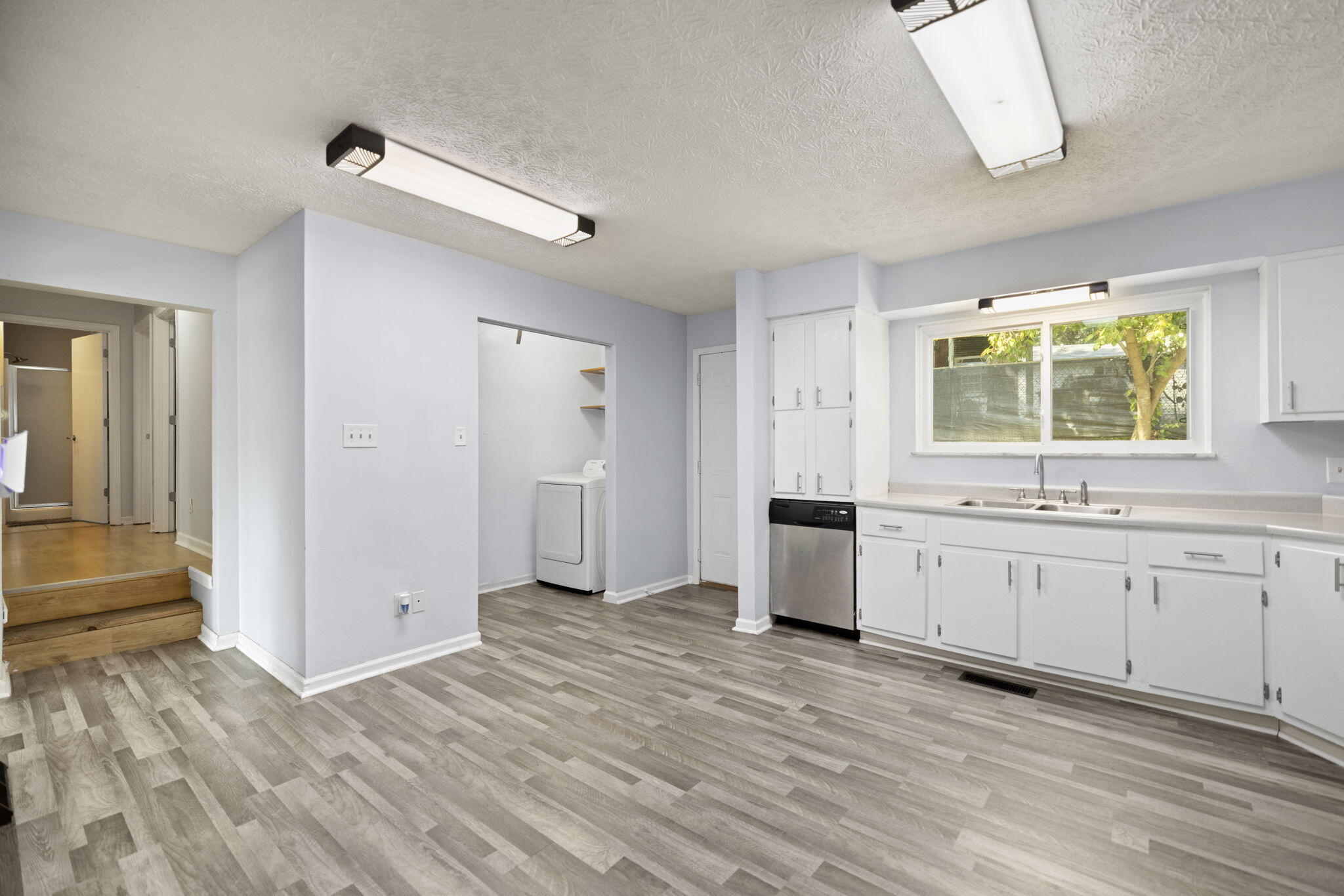 408 S Willow Drive Property Photo 11