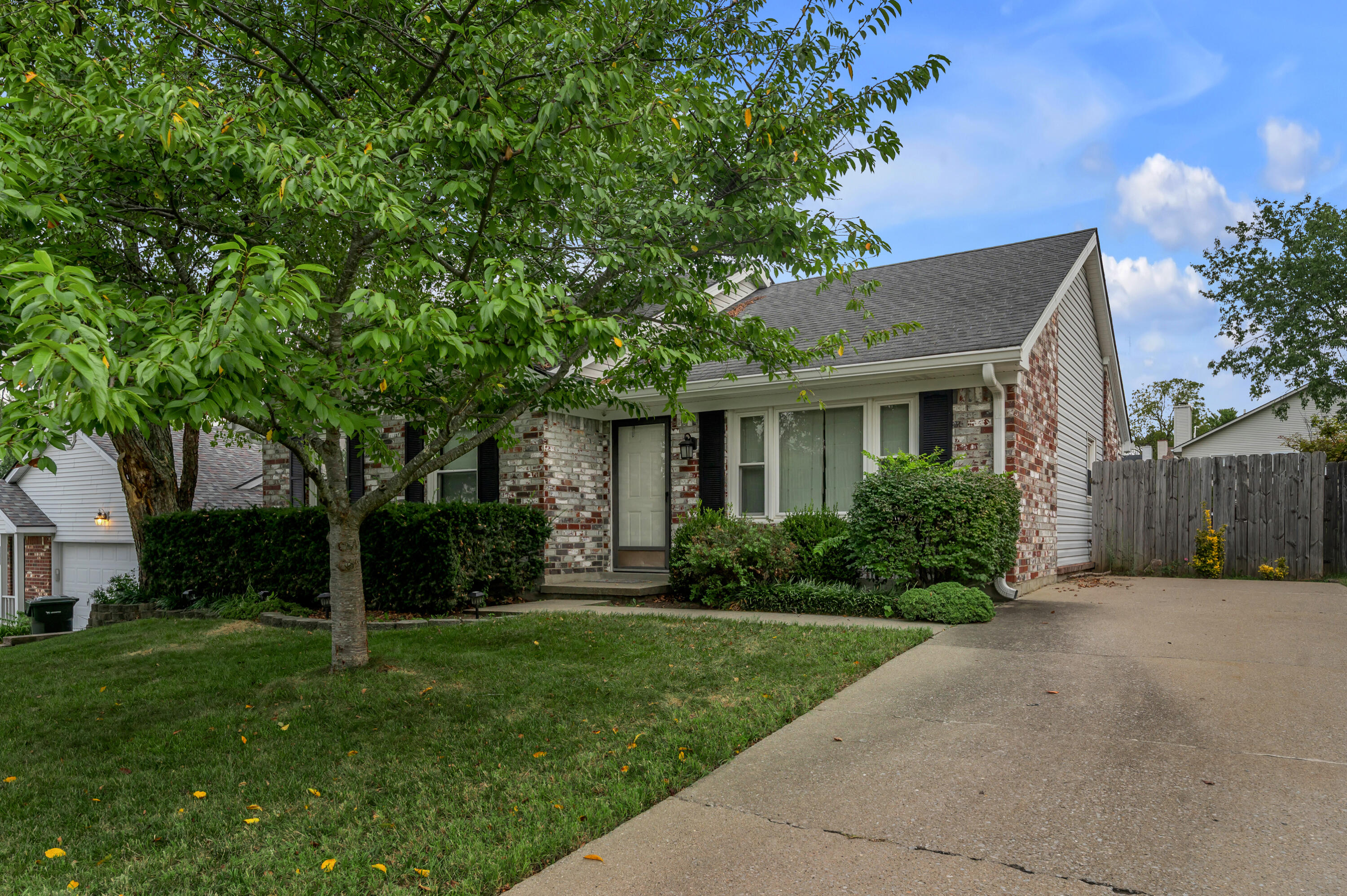 4664 Hathway Drive Property Photo 2