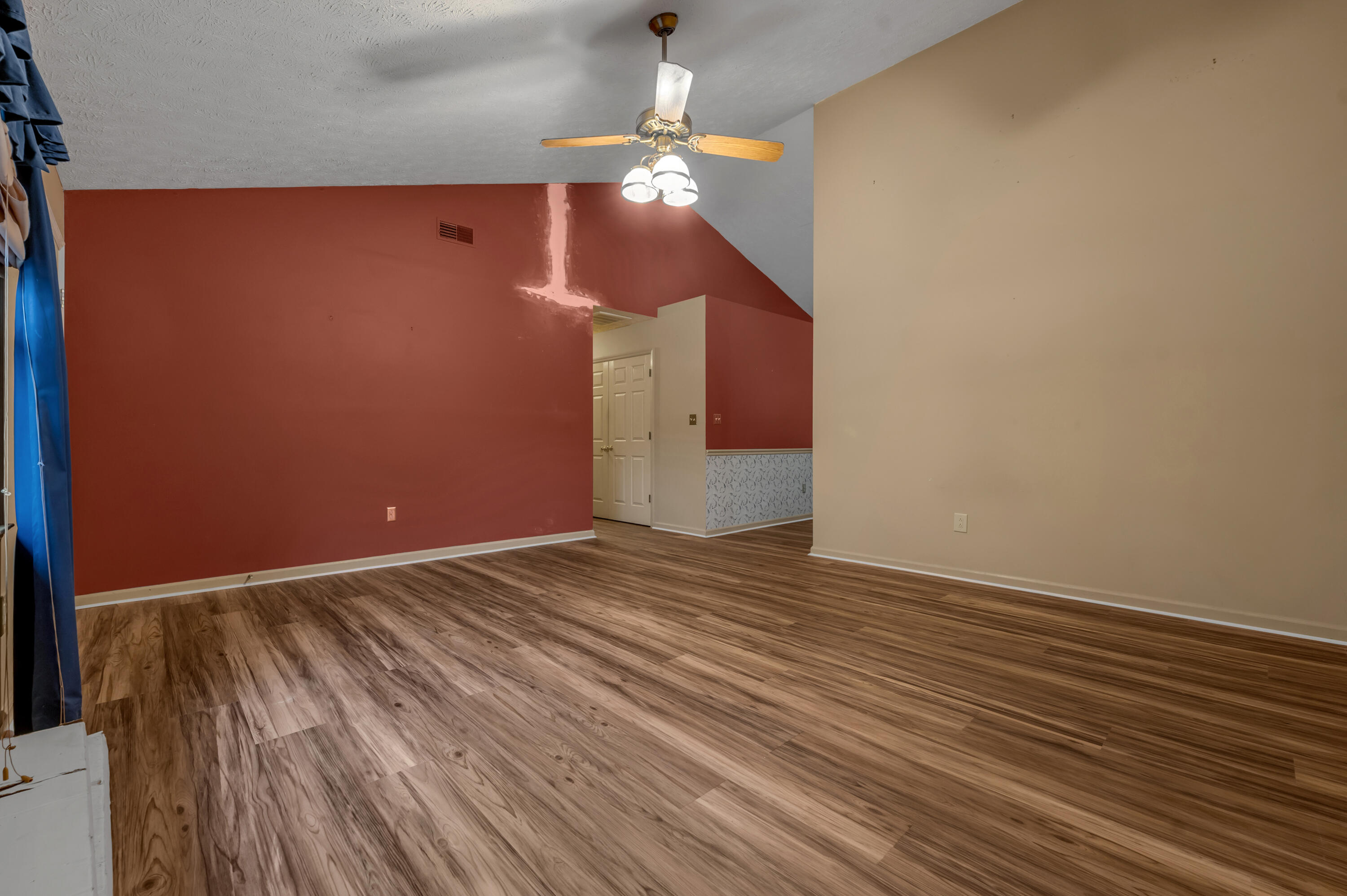 4664 Hathway Drive Property Photo 4