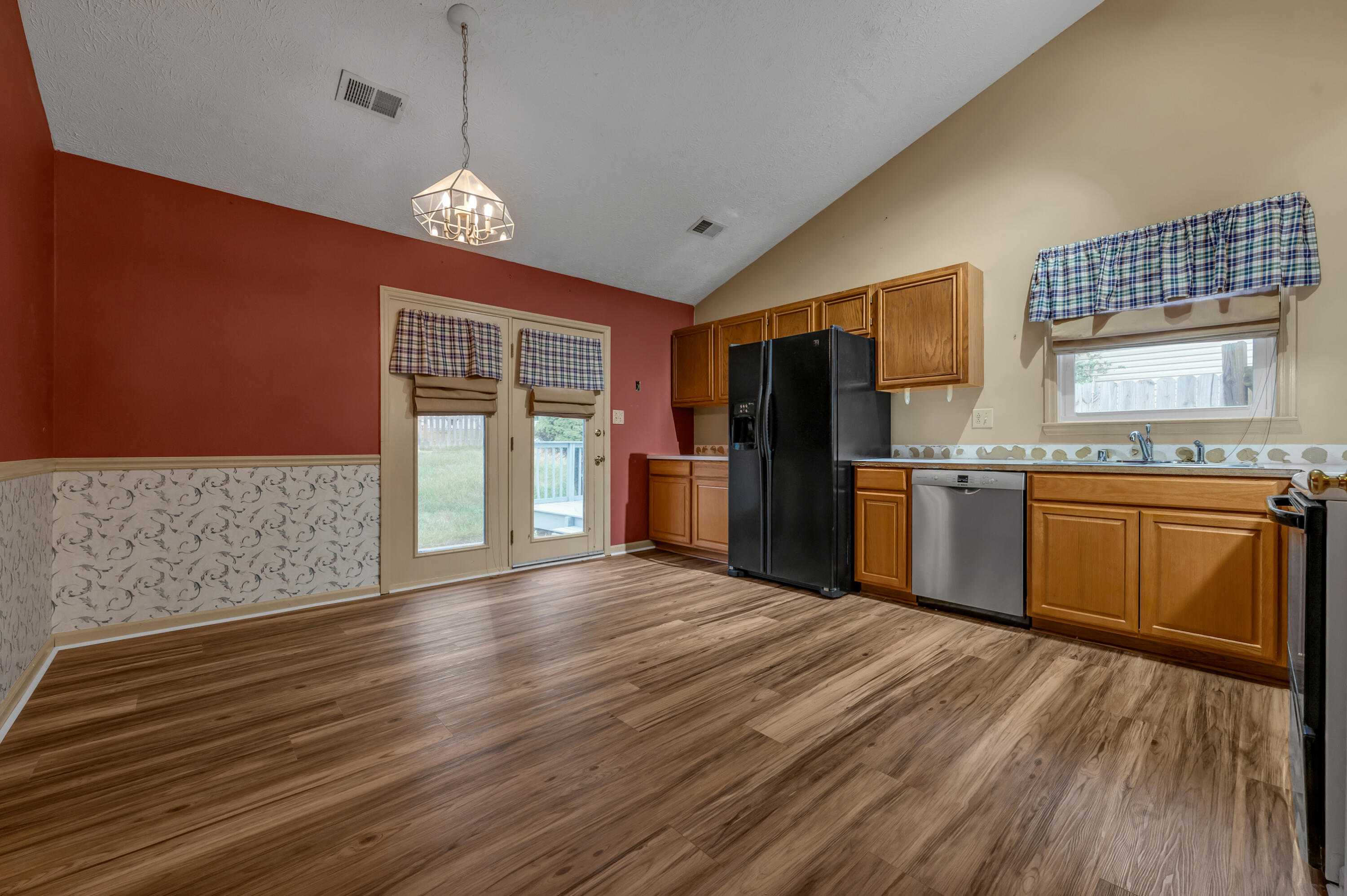 4664 Hathway Drive Property Photo 7