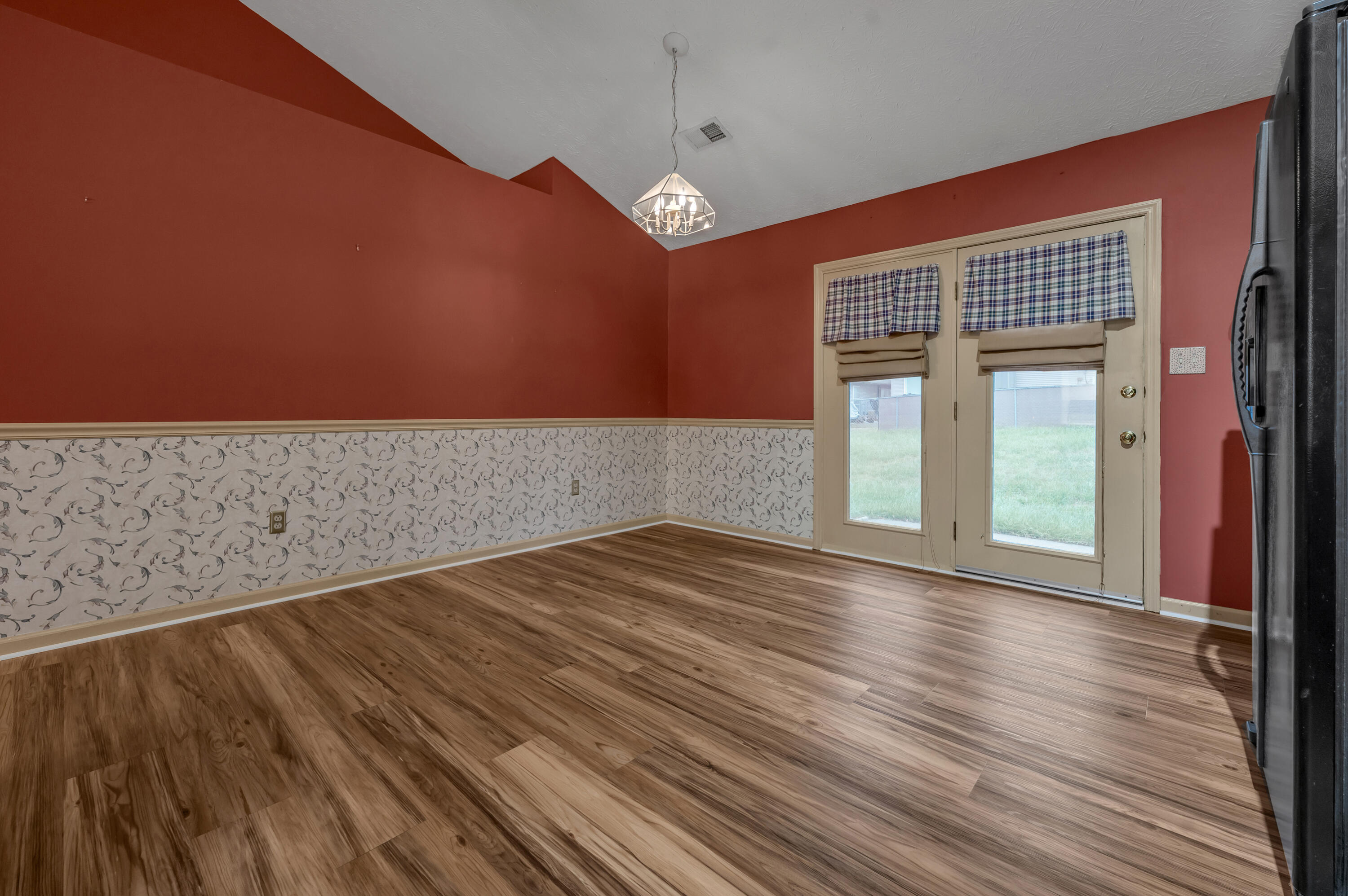 4664 Hathway Drive Property Photo 8