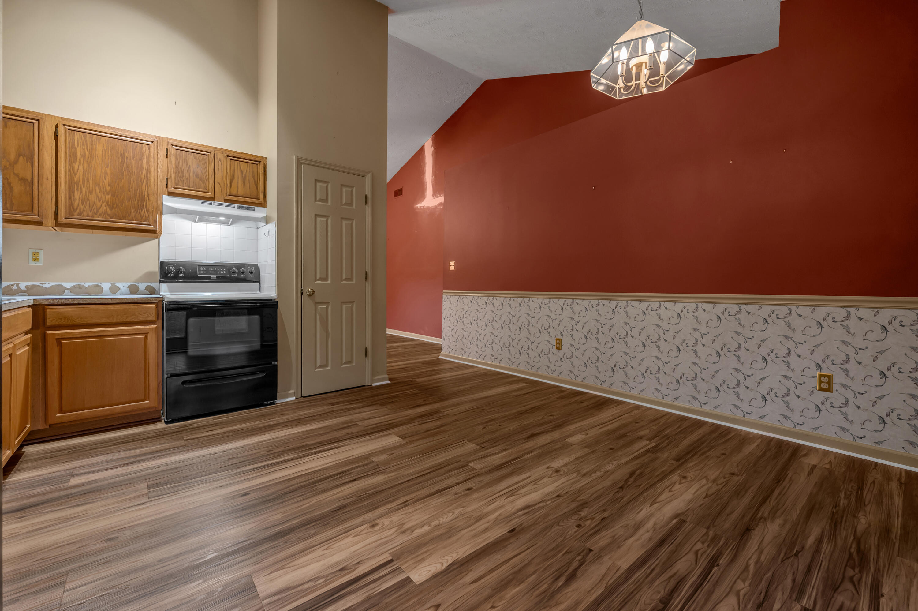 4664 Hathway Drive Property Photo 9