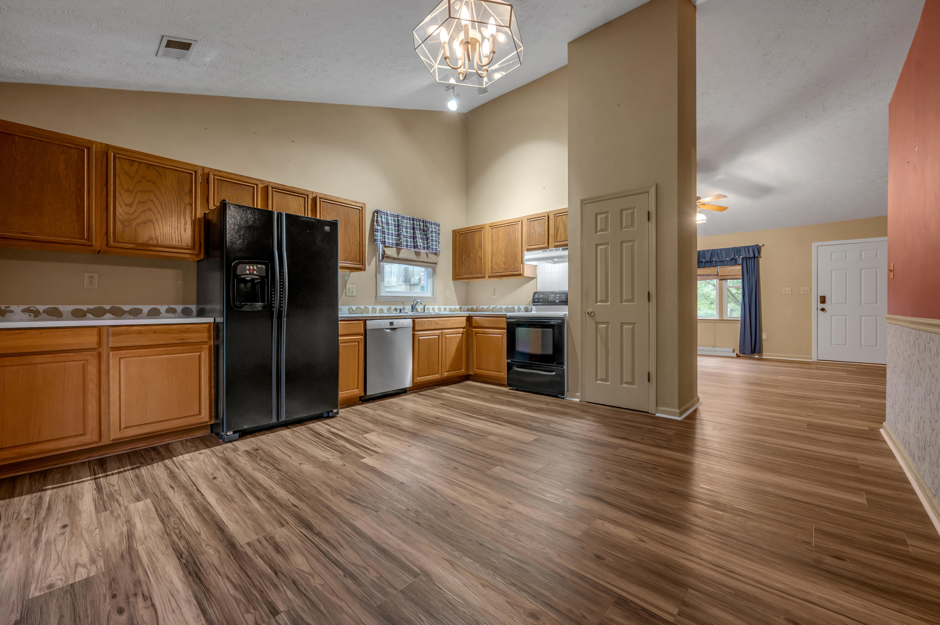 4664 Hathway Drive Property Photo 10