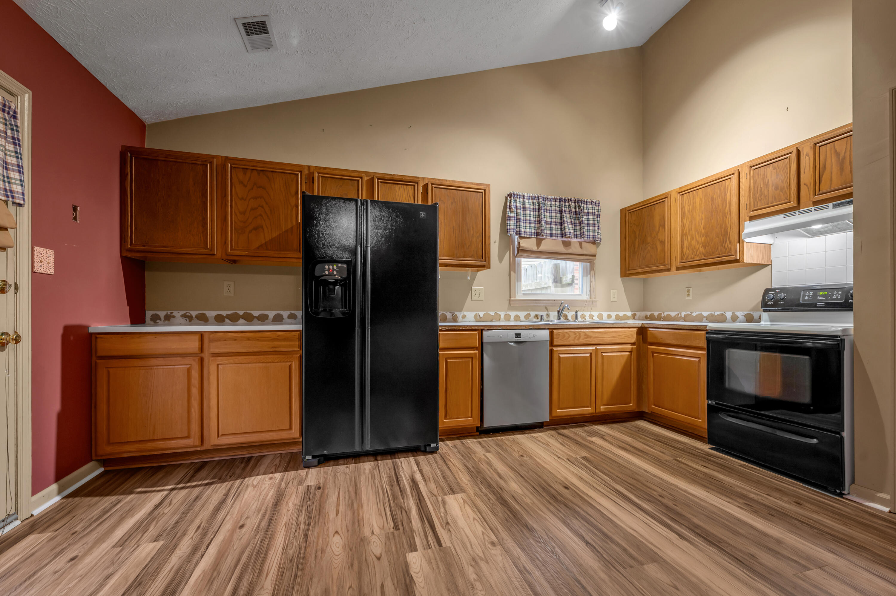 4664 Hathway Drive Property Photo 11