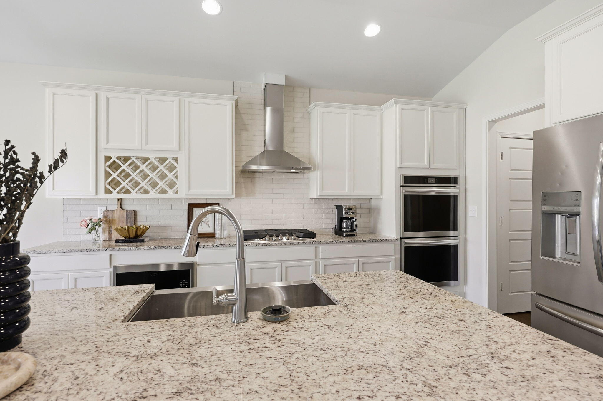 2213 Clematis Way Property Photo 6