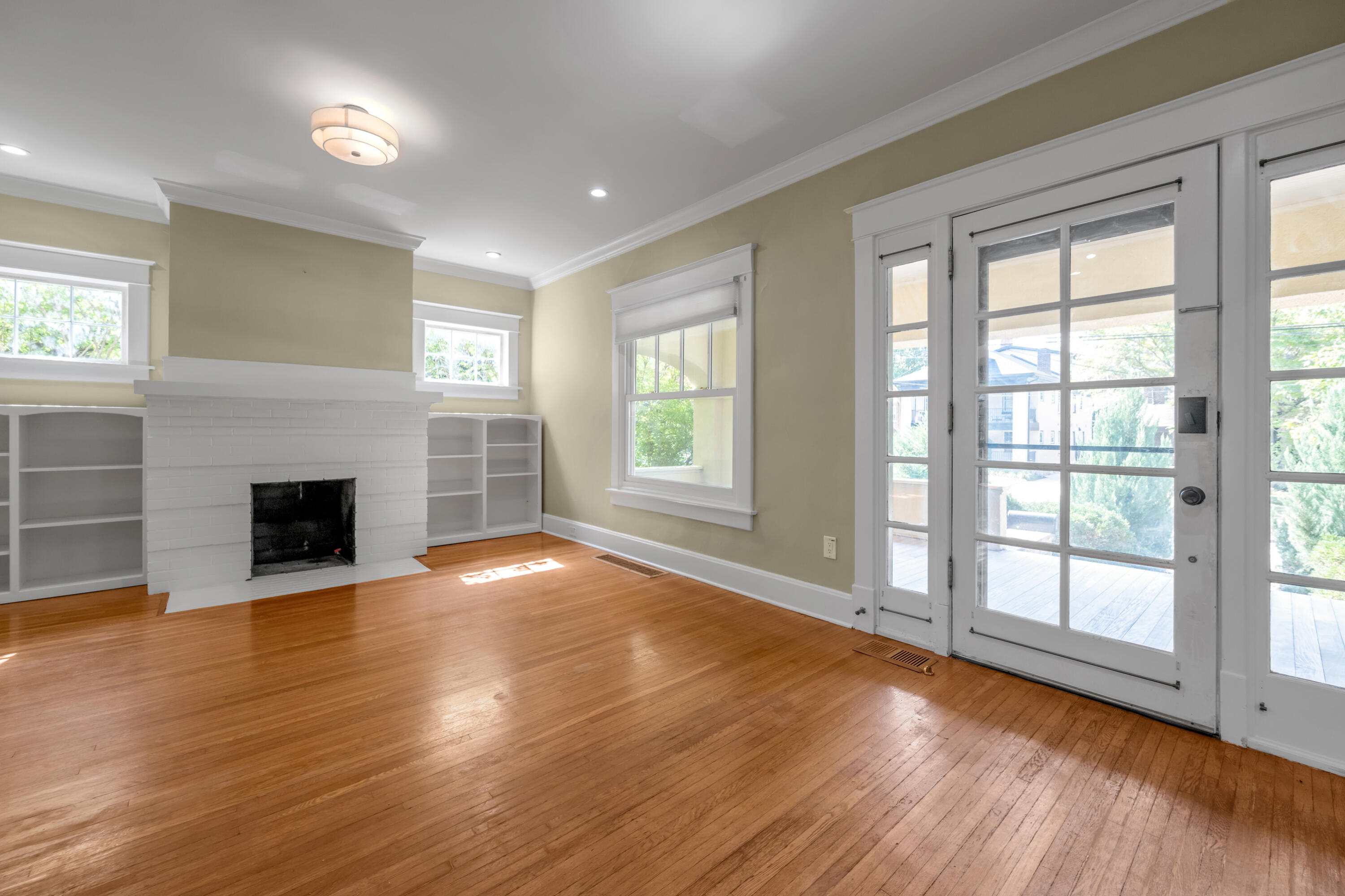 703 Bullock Place Property Photo 6