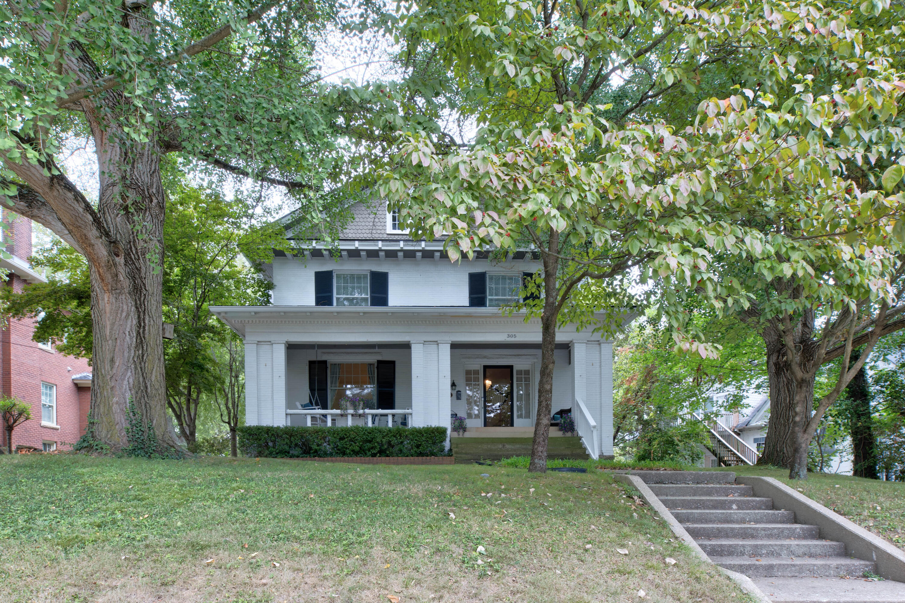 305 W Main Street Property Photo 3