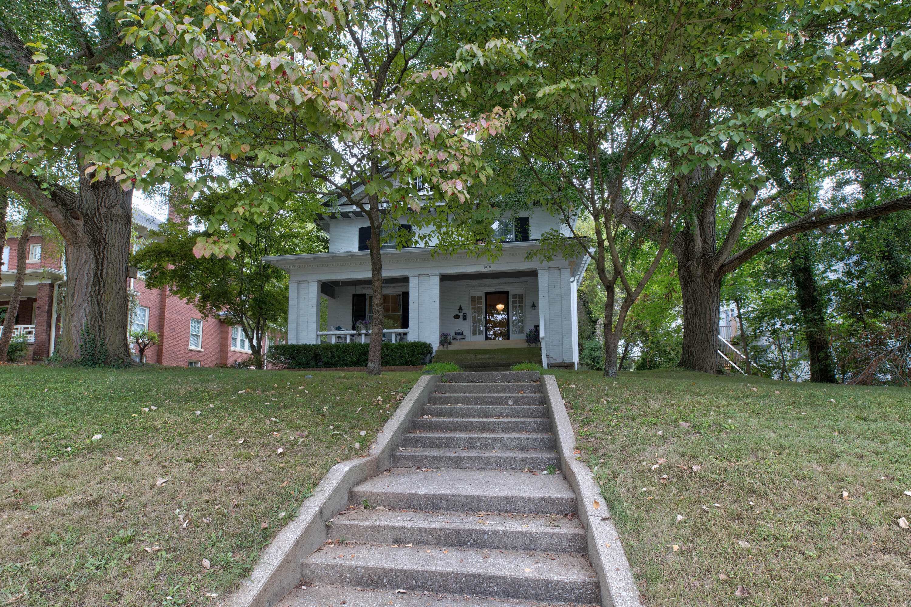 305 W Main Street Property Photo 4