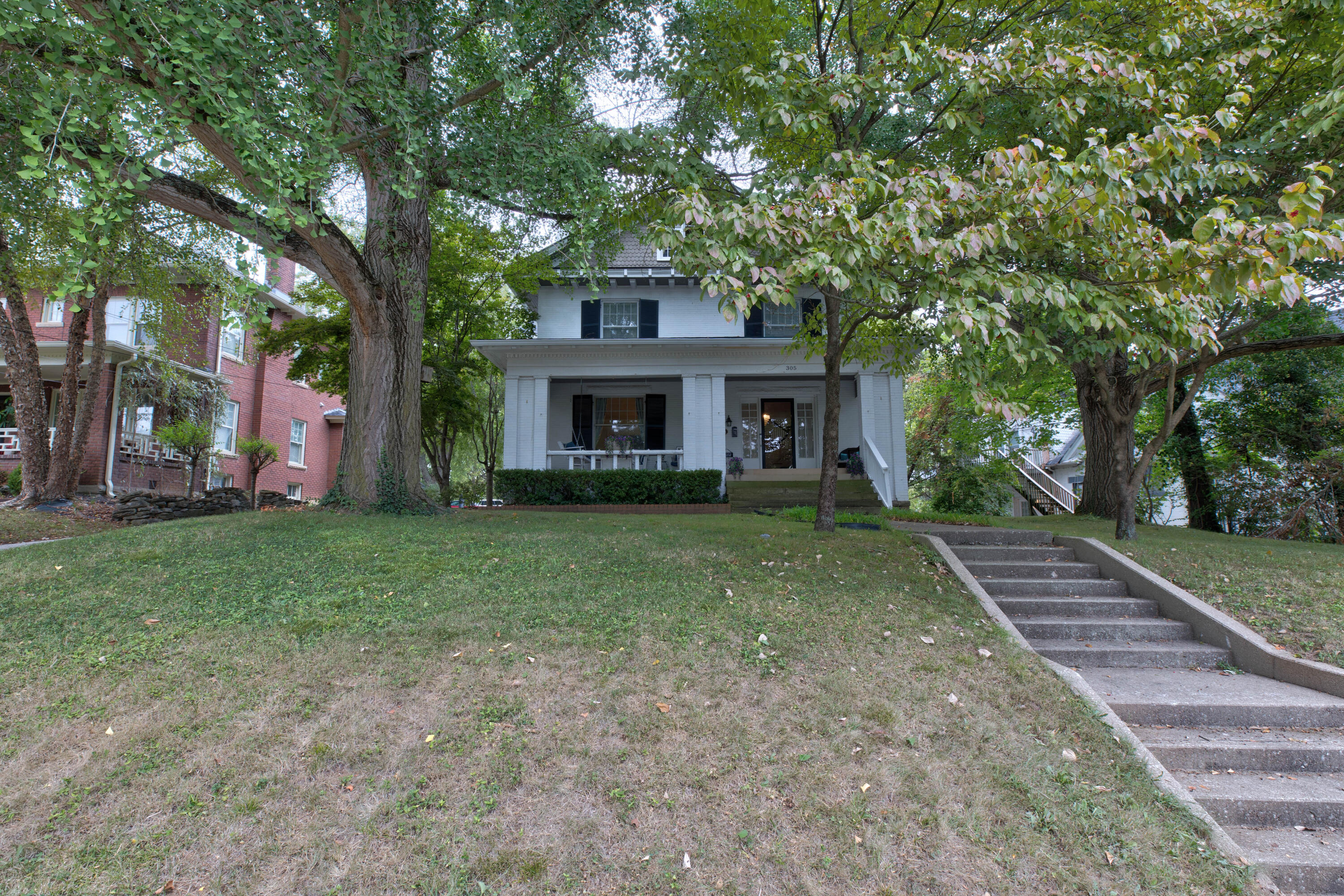 305 W Main Street Property Photo 6
