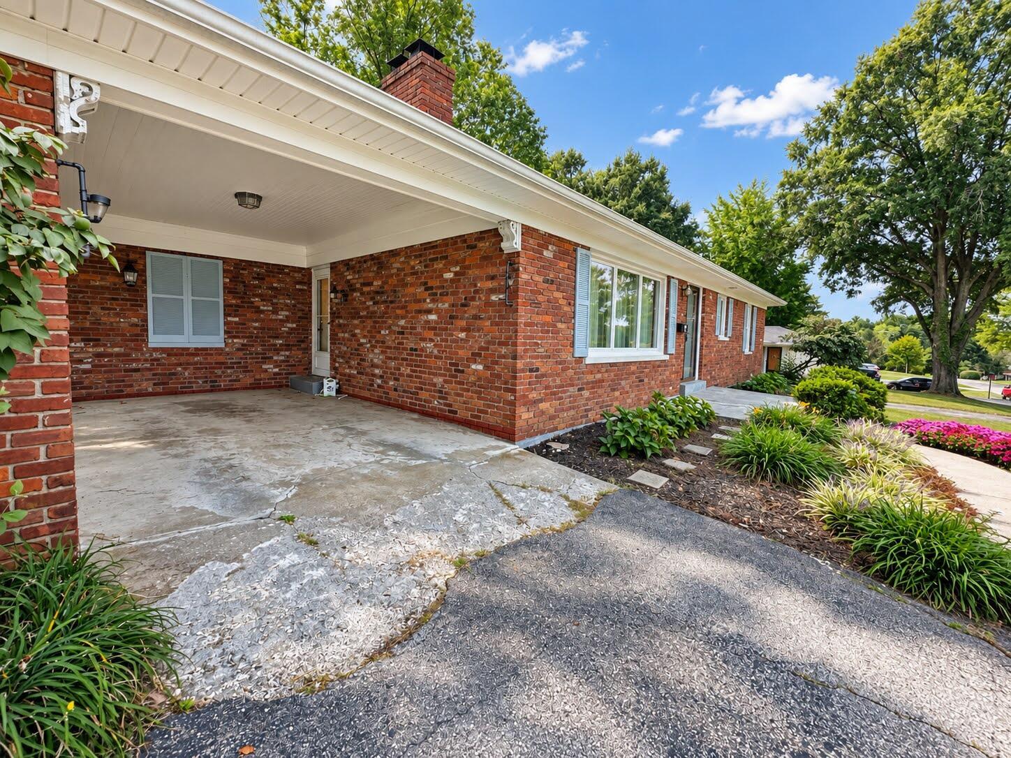 1037 Algonquin Trail Property Photo 4