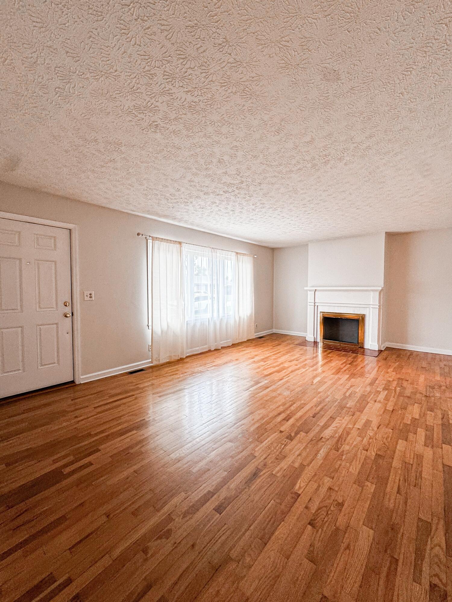 1037 Algonquin Trail Property Photo 5