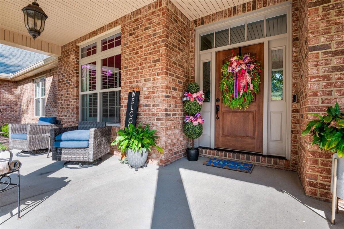 306 Combs Circle Property Photo 4