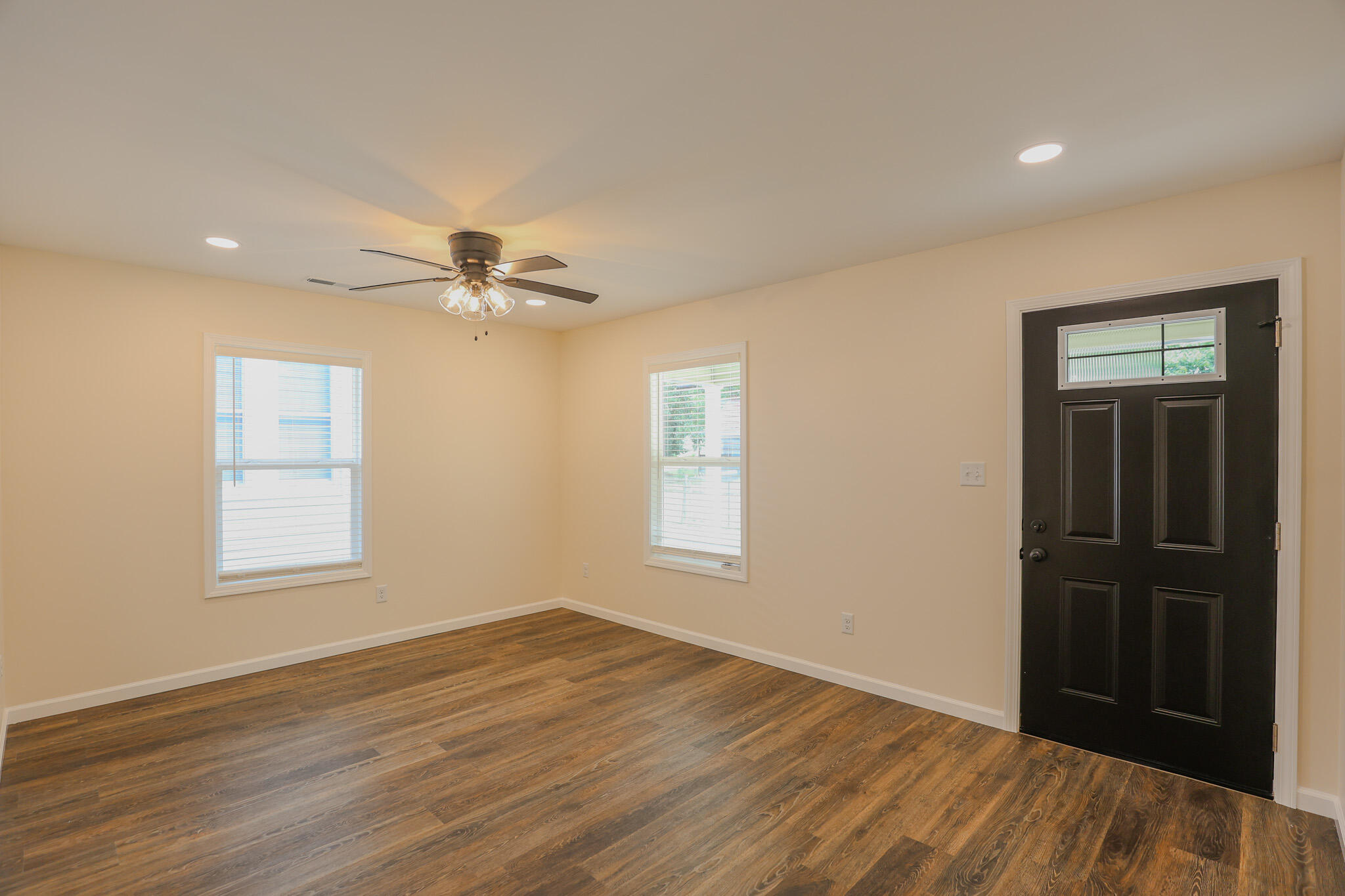 1206 Salem Avenue Property Photo 4