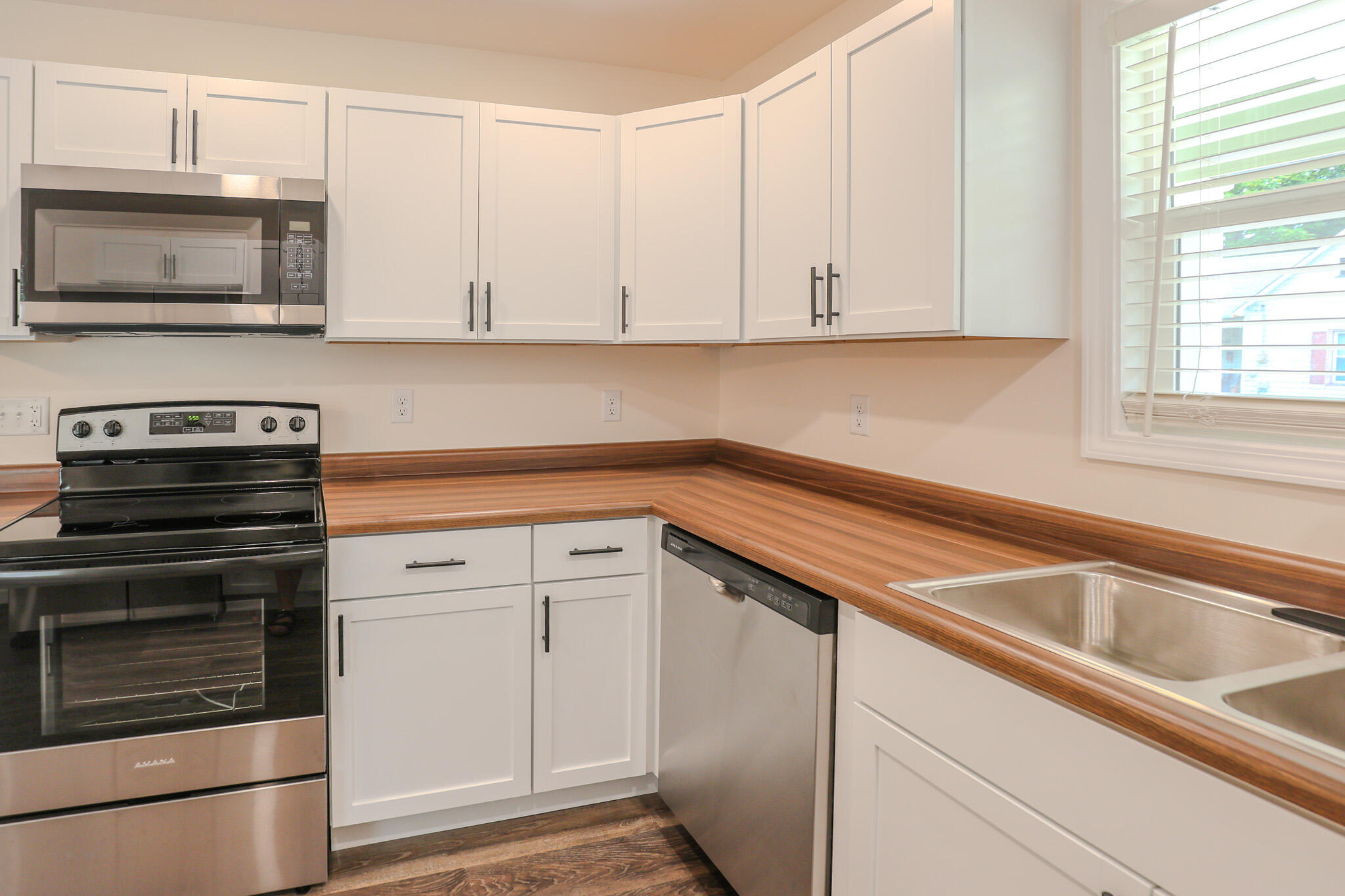 1206 Salem Avenue Property Photo 9