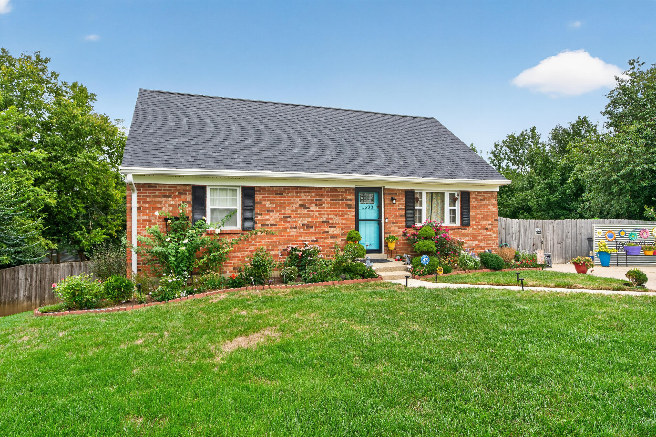 1633 Thames Drive Property Photo 1