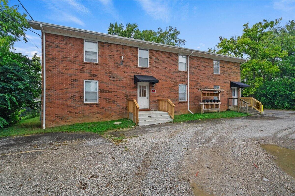 328 Summit Street Property Photo 9