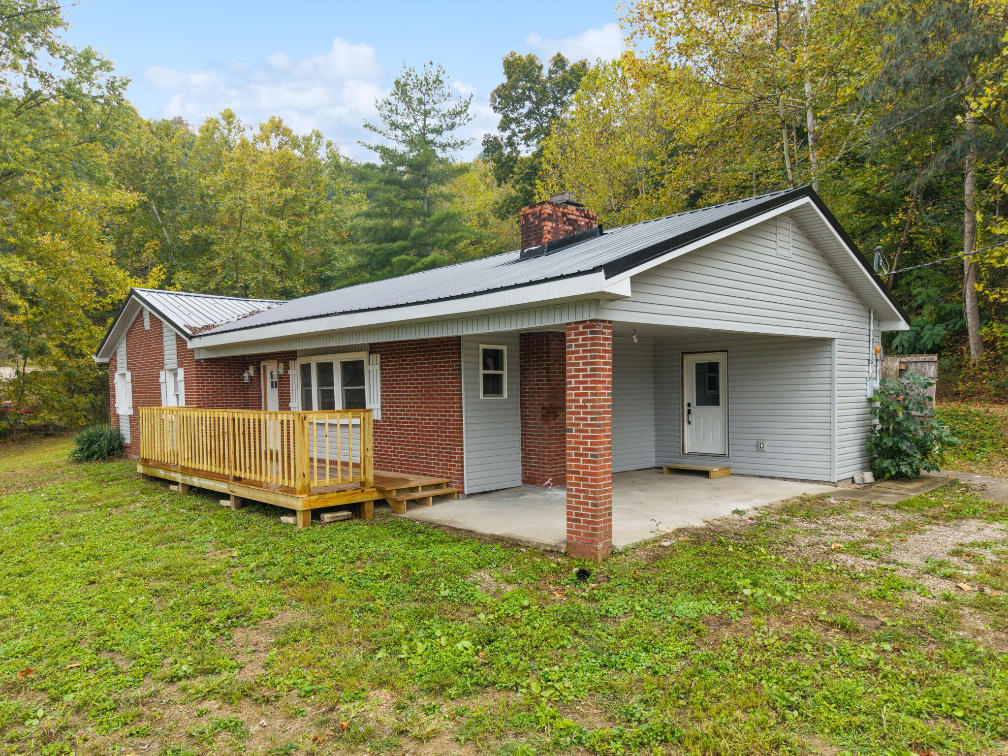6847 Campton Road Property Photo 2