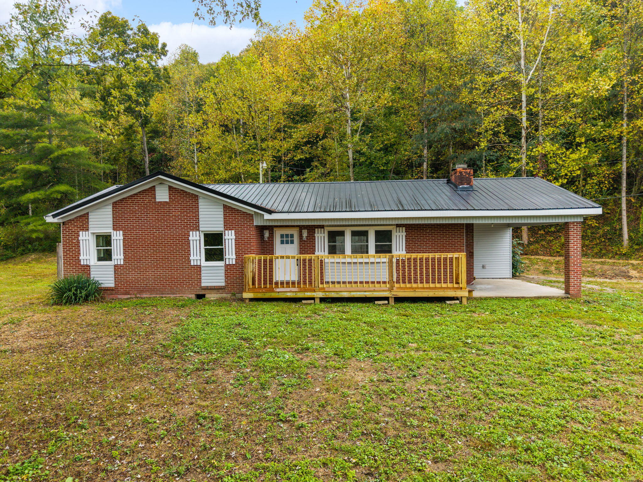 6847 Campton Road Property Photo 3