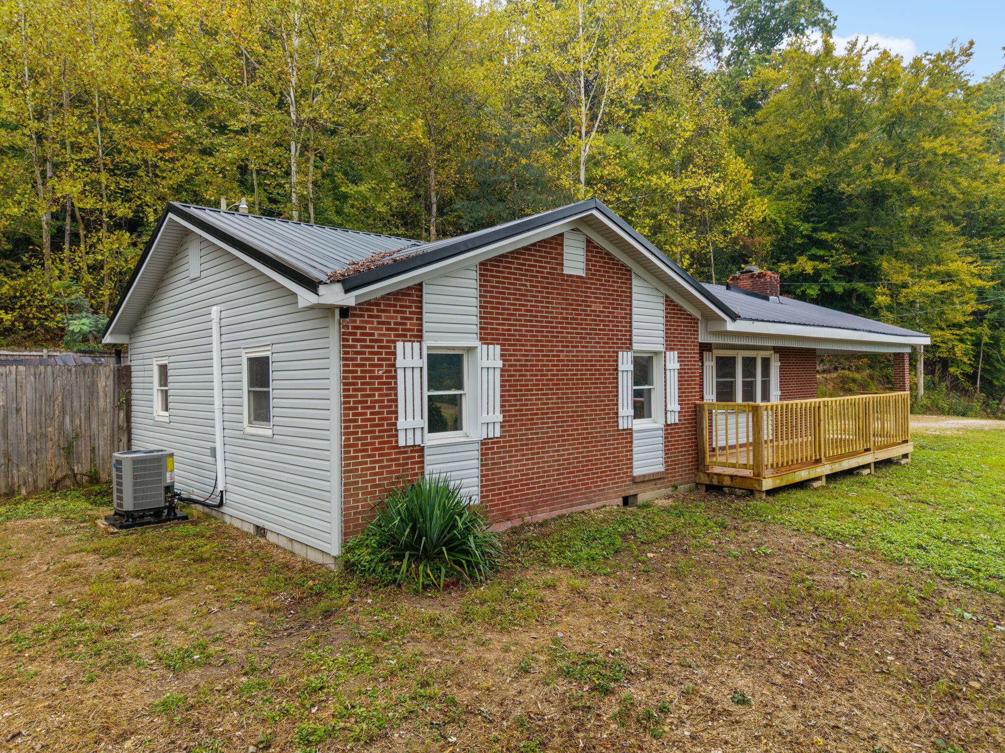 6847 Campton Road Property Photo 4