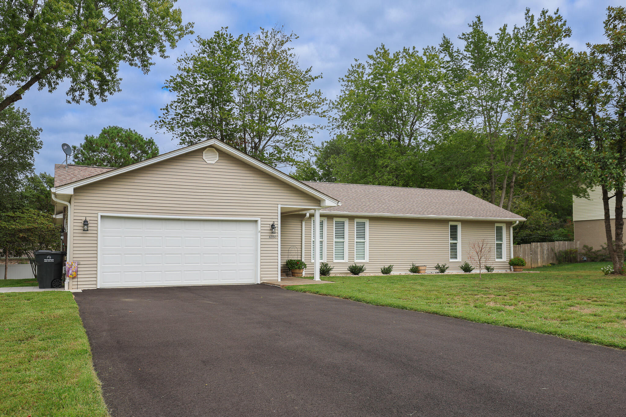 4350 Wellingborough Lane Property Photo 2