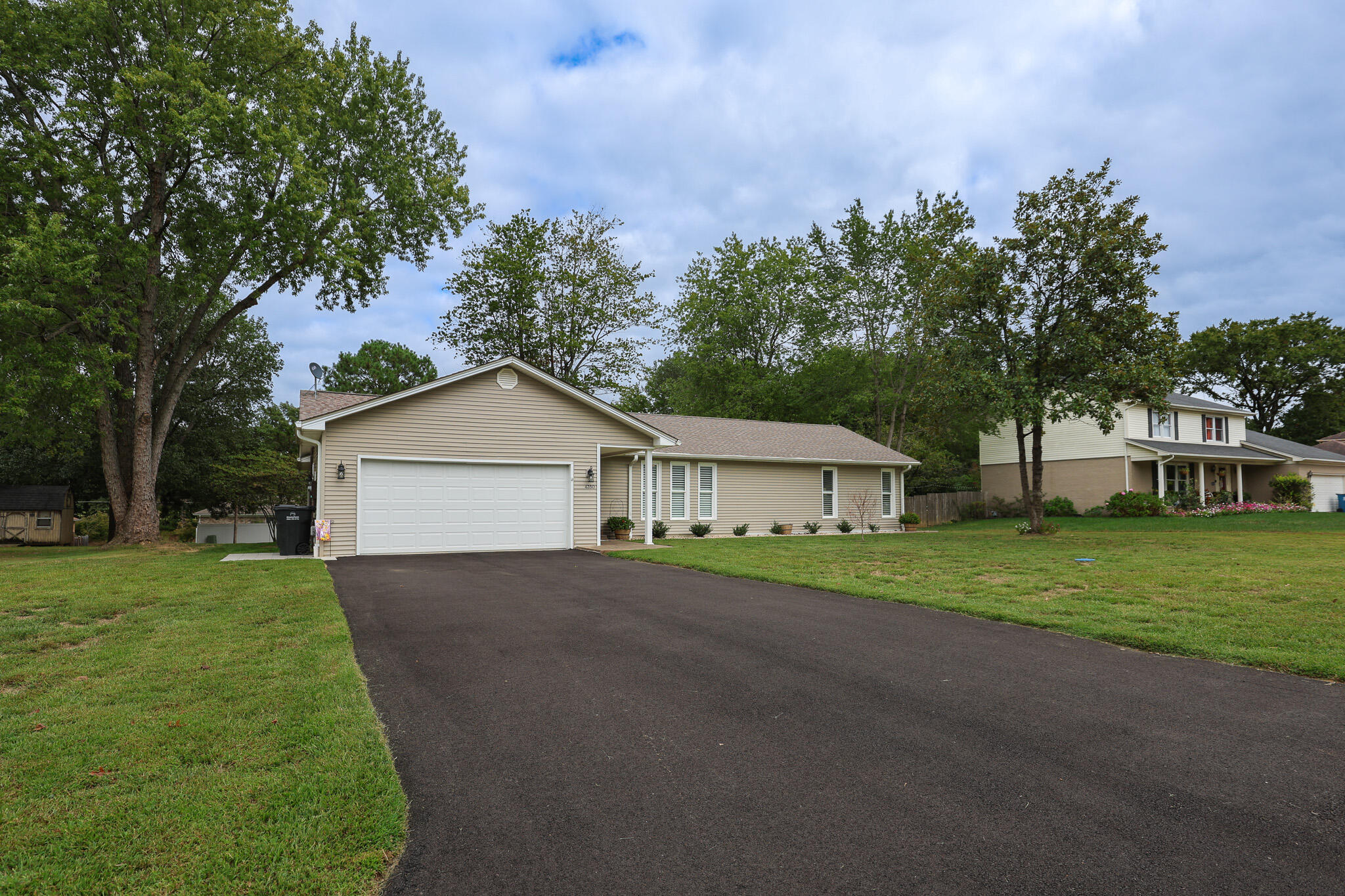 4350 Wellingborough Lane Property Photo 3