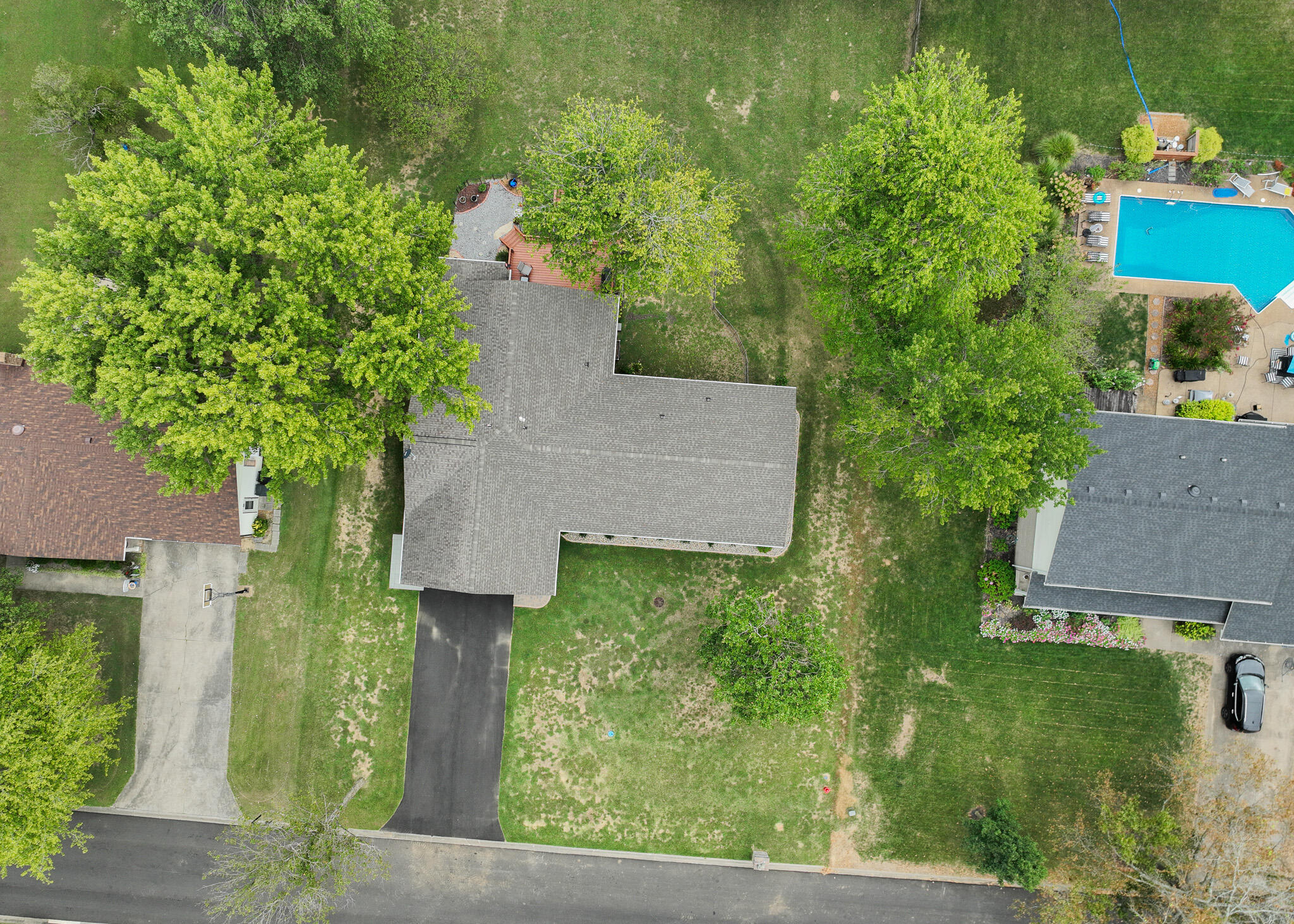 4350 Wellingborough Lane Property Photo 5