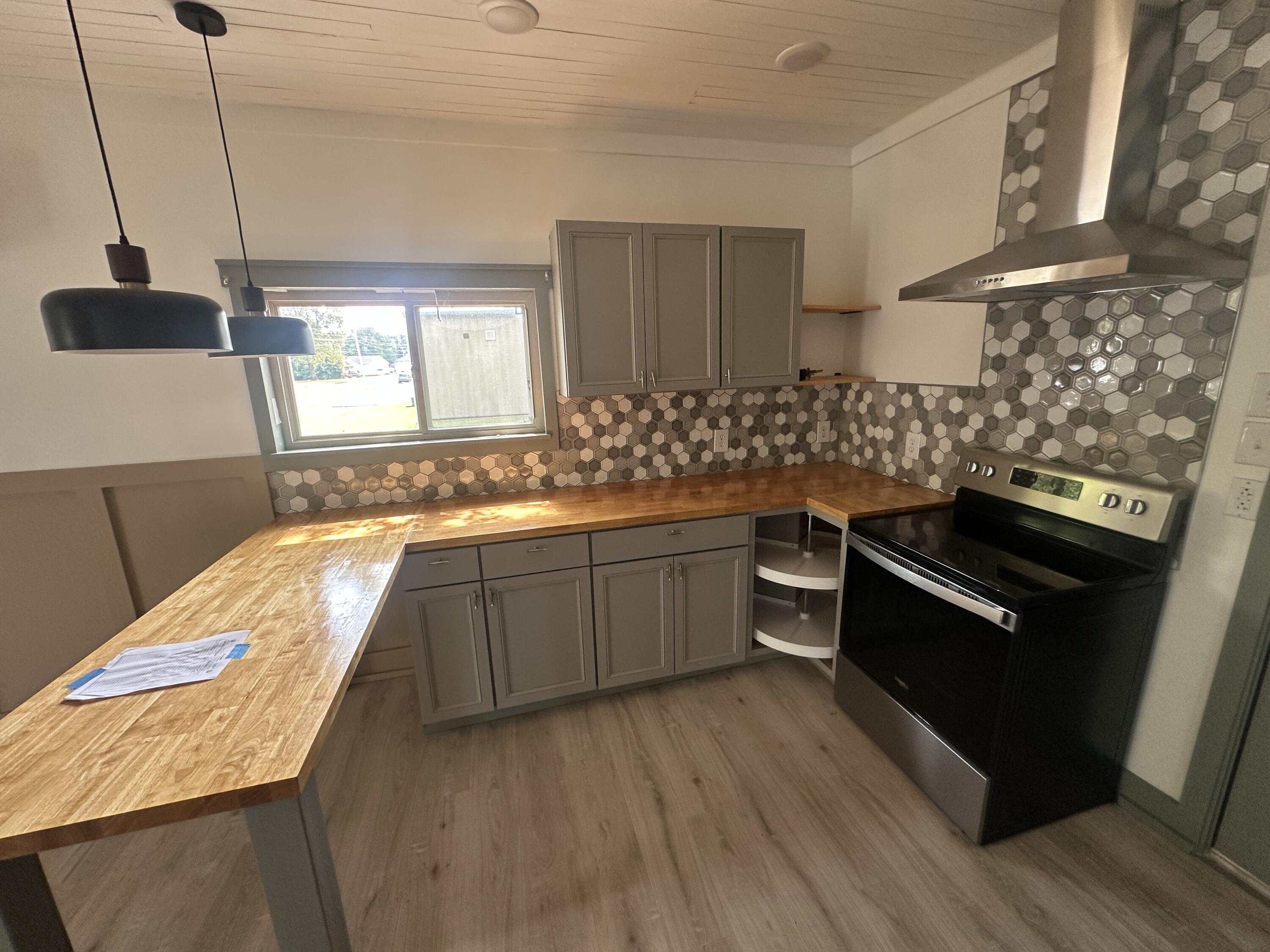 1311 Burnett Street Property Photo 8