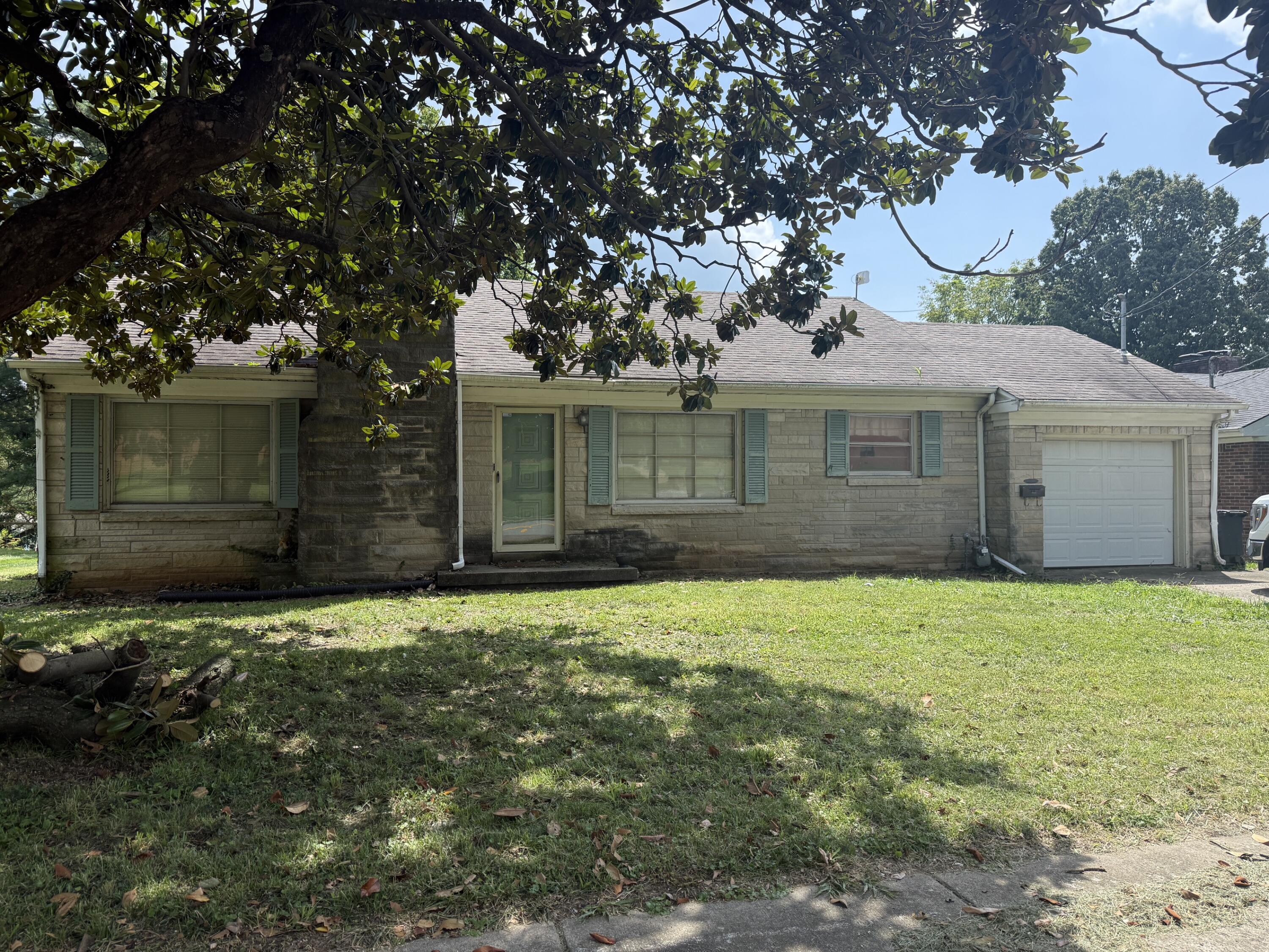 212 Lexington Street Property Photo 1