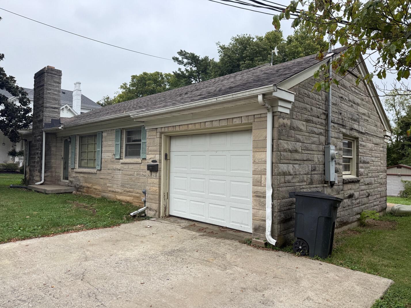 212 Lexington Street Property Photo 2