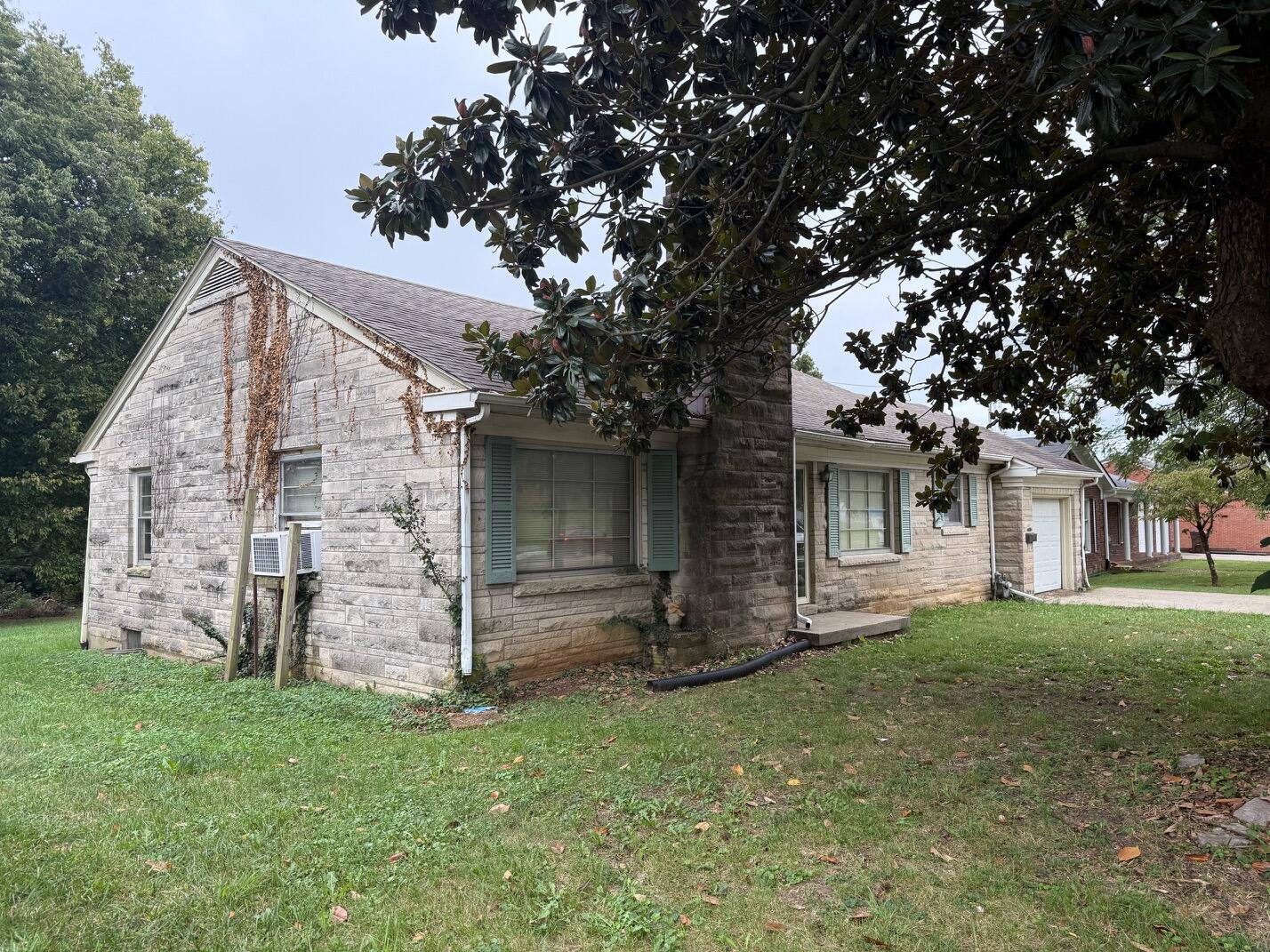 212 Lexington Street Property Photo 4