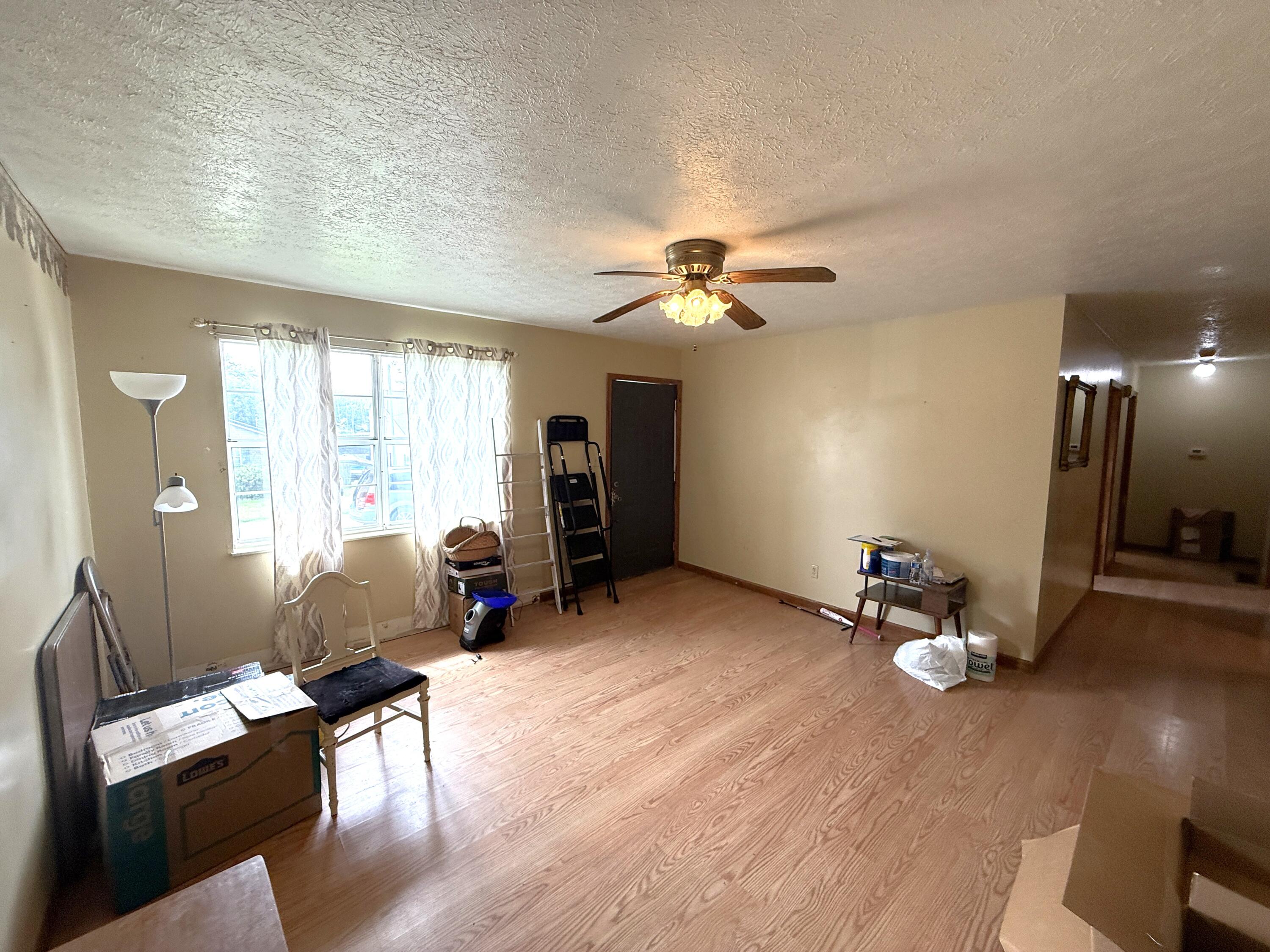 923 Vallance Street Property Photo 1